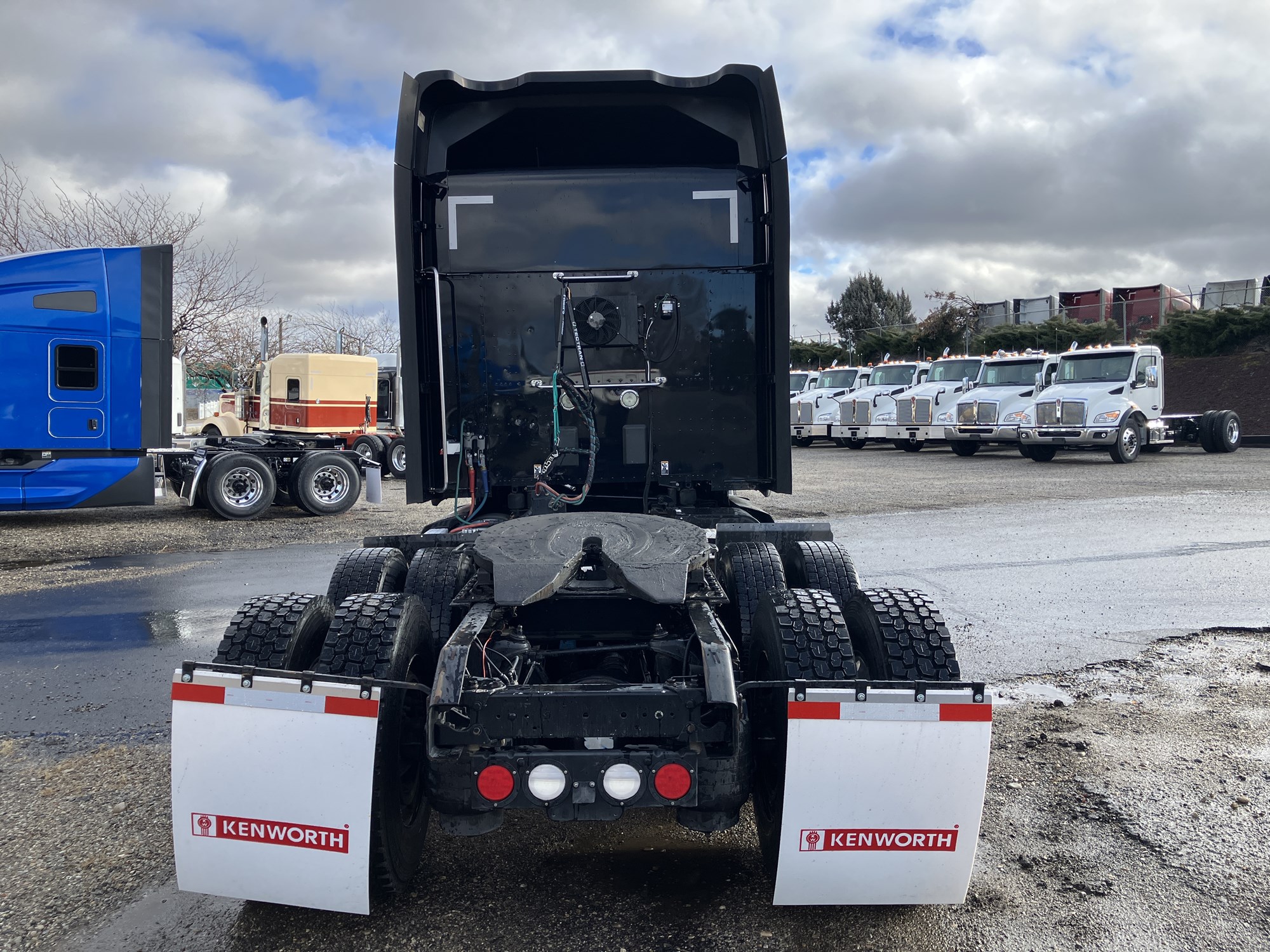 2019 Kenworth T680 - image 4 of 6