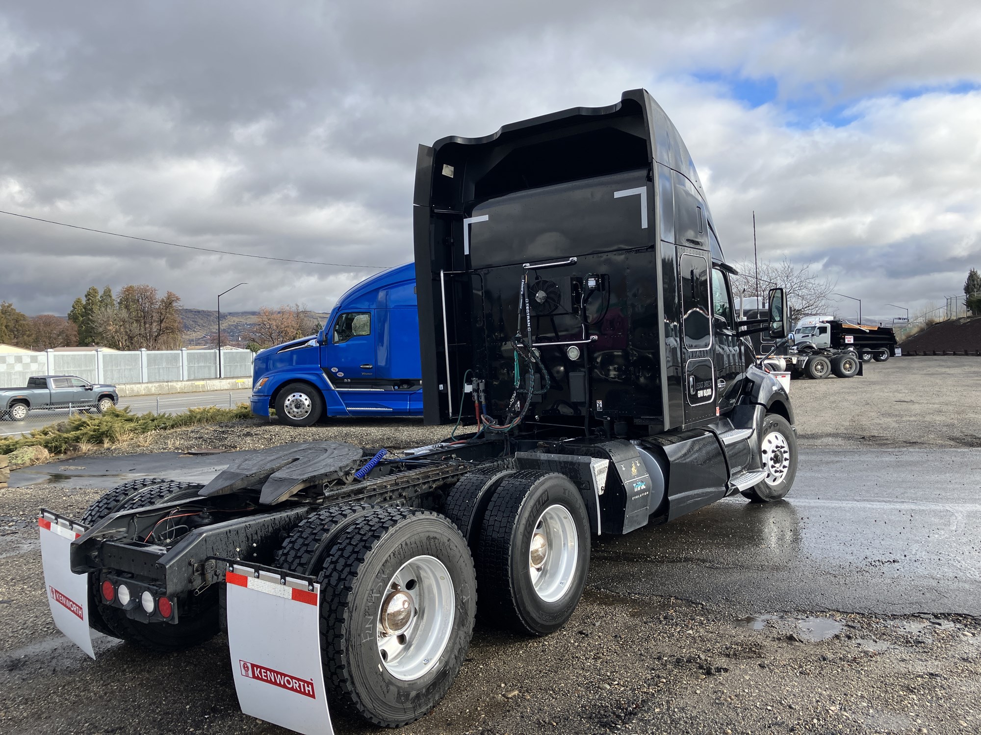 2019 Kenworth T680 - image 5 of 6