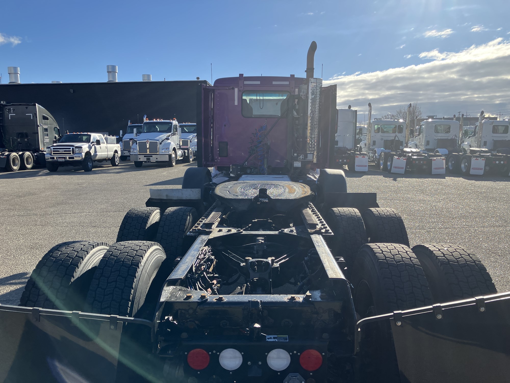 2019 Kenworth T880 - image 4 of 6