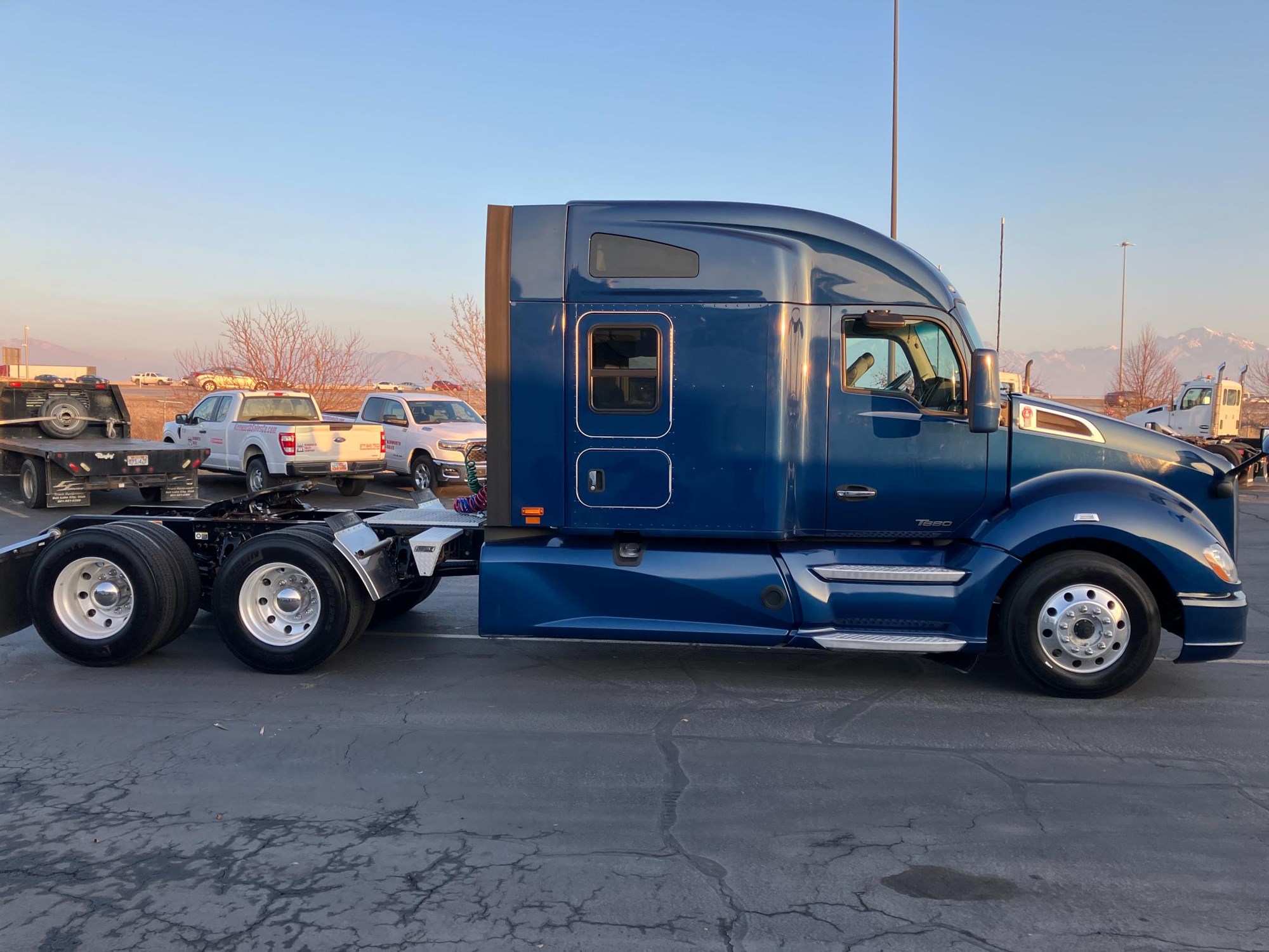 2020 Kenworth T680 - image 4 of 6