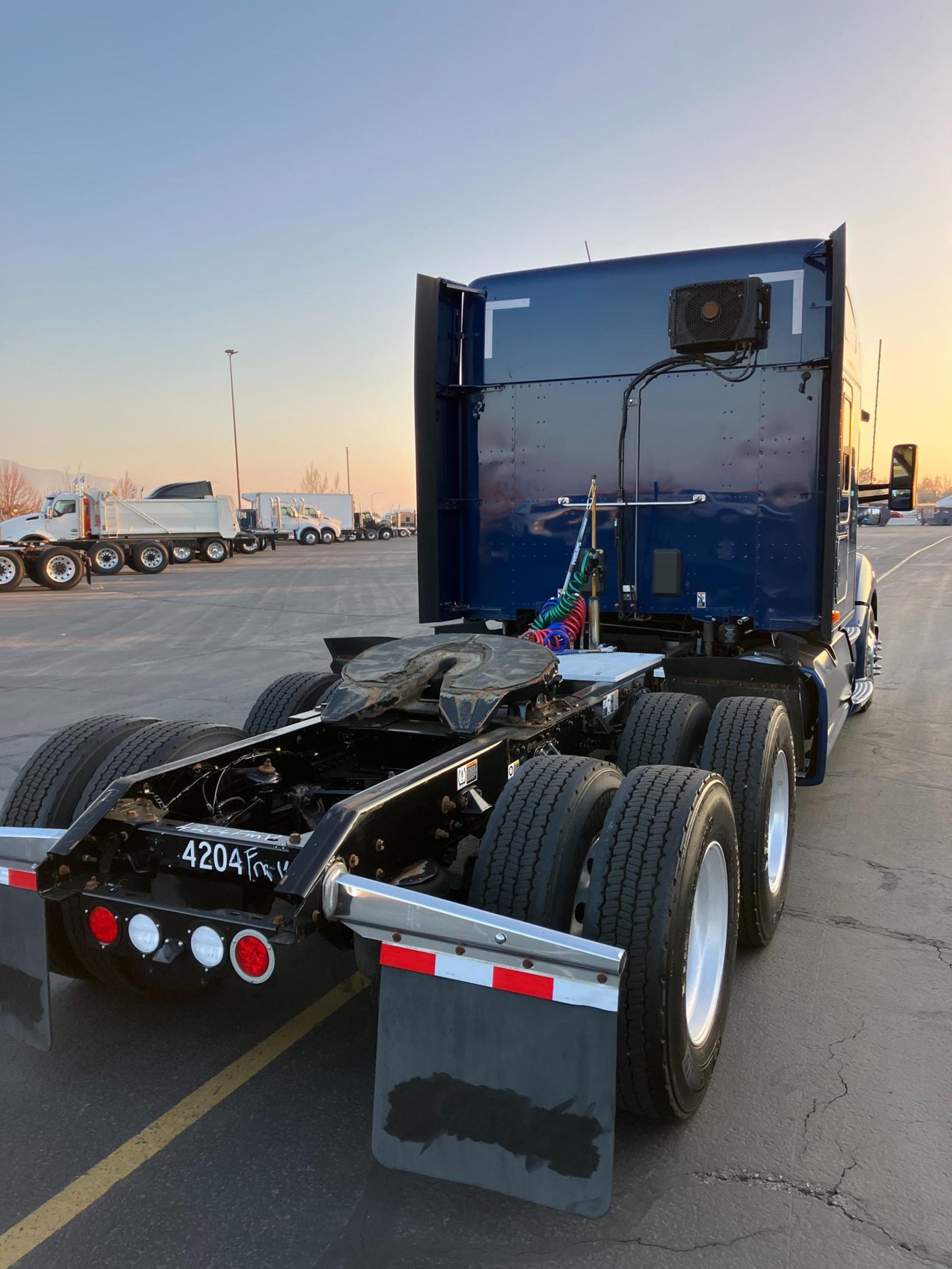 2020 Kenworth T680 - image 5 of 6