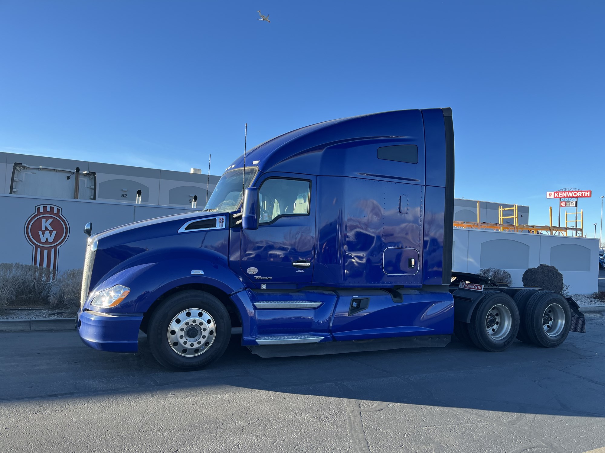 2021 Kenworth T680 - image 1 of 6