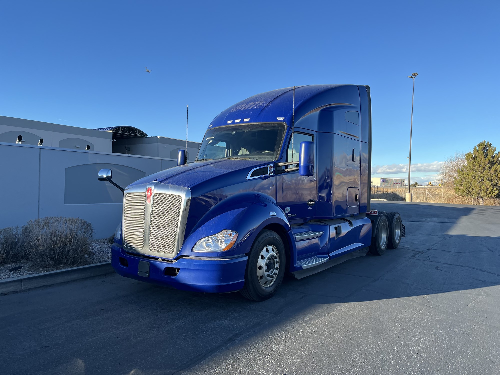 2021 Kenworth T680 - image 2 of 6