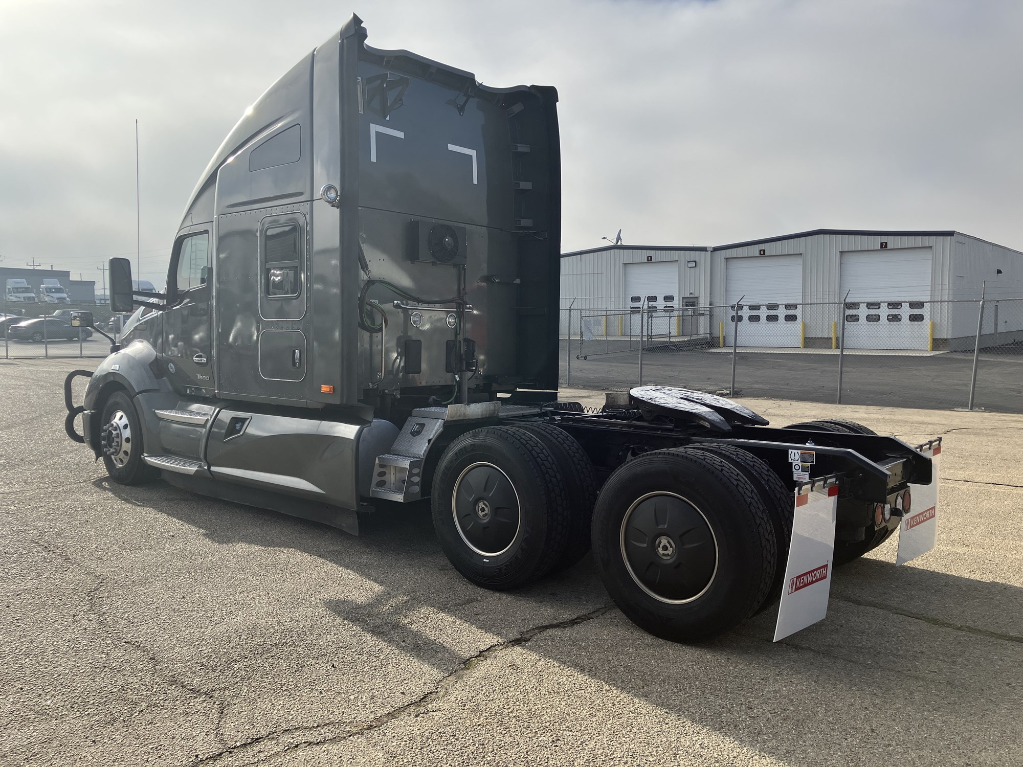 2022 Kenworth T680 - image 3 of 6