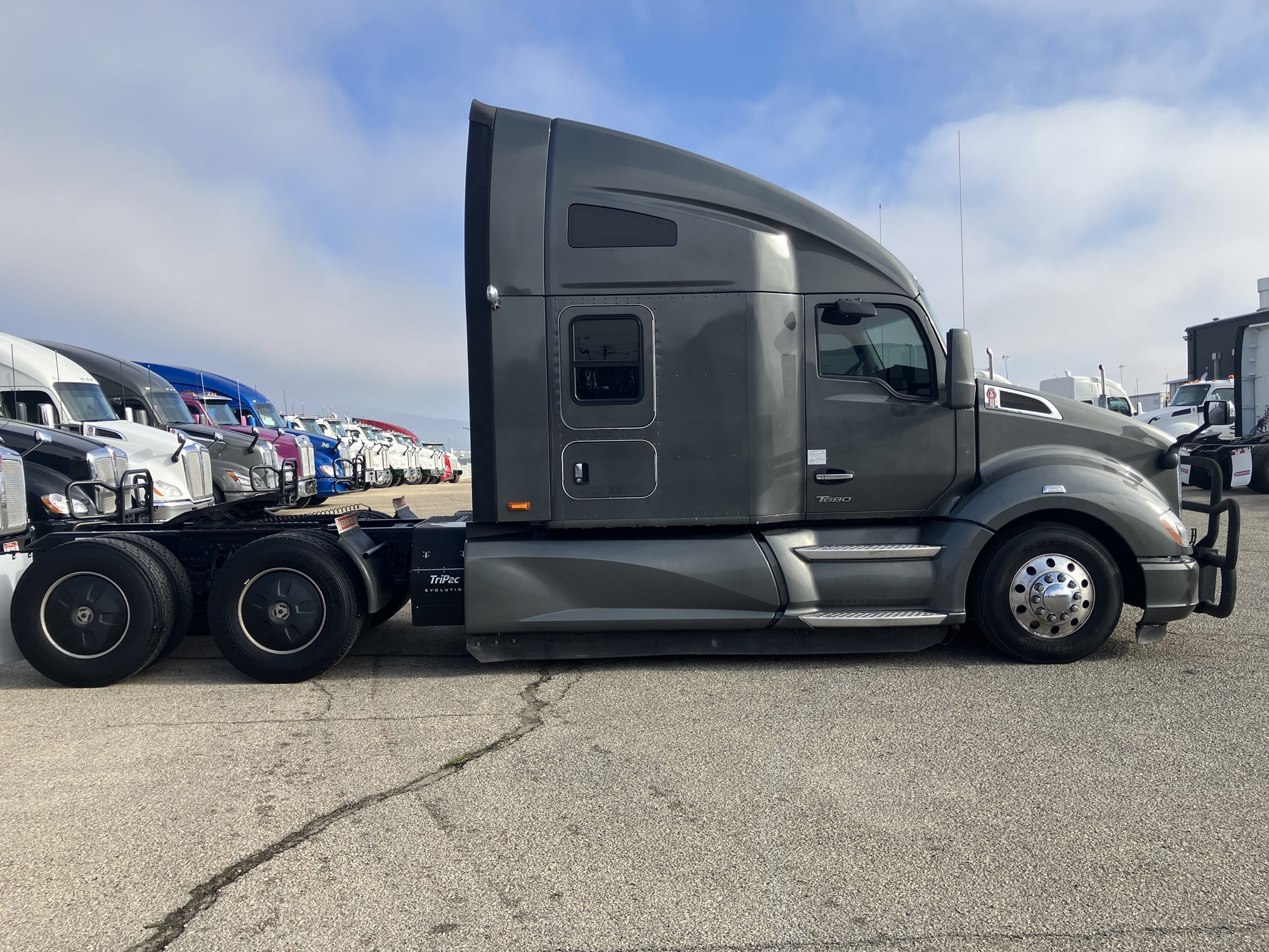 2022 Kenworth T680 - image 6 of 6