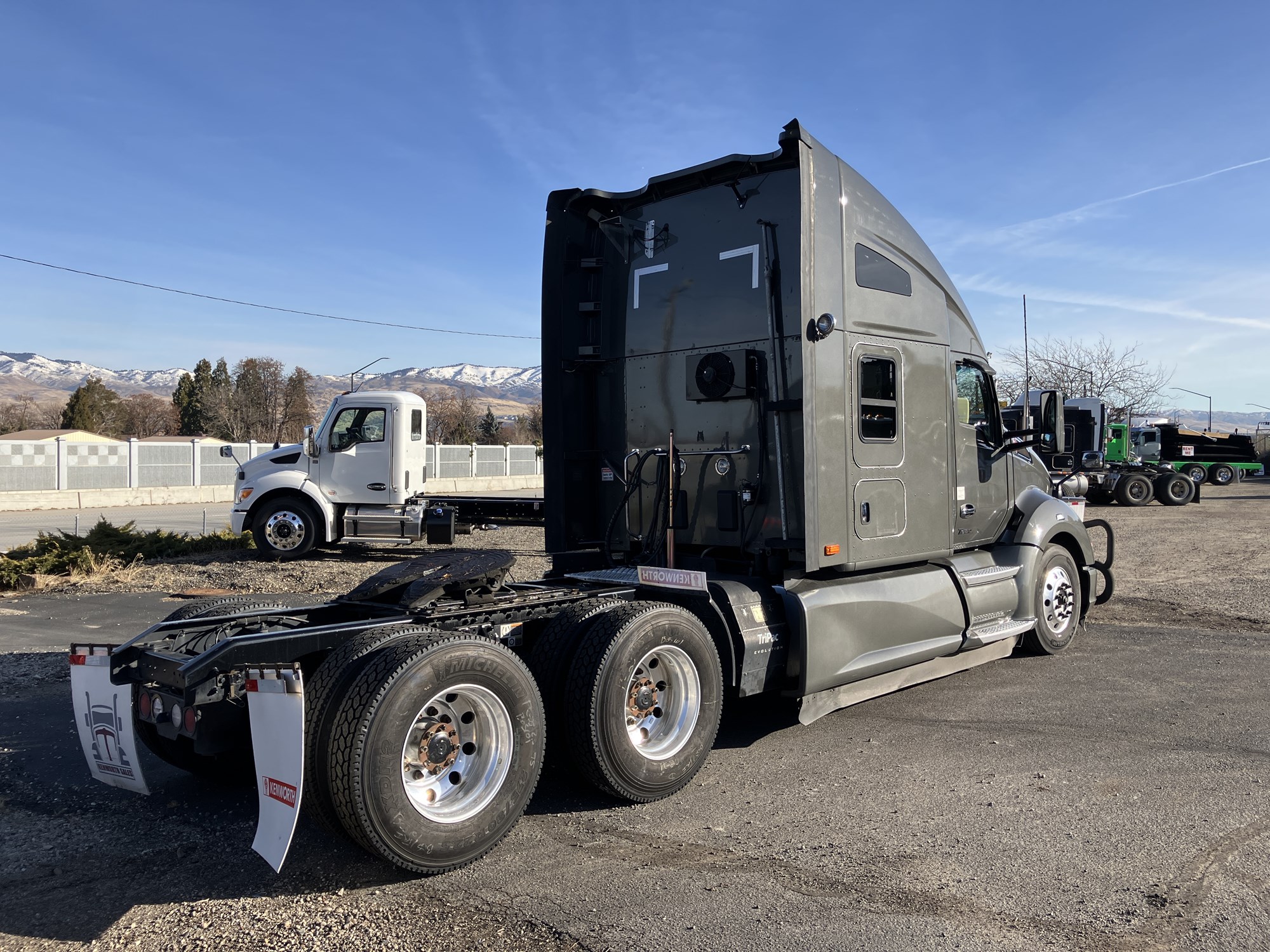 2022 Kenworth T680 - image 5 of 6