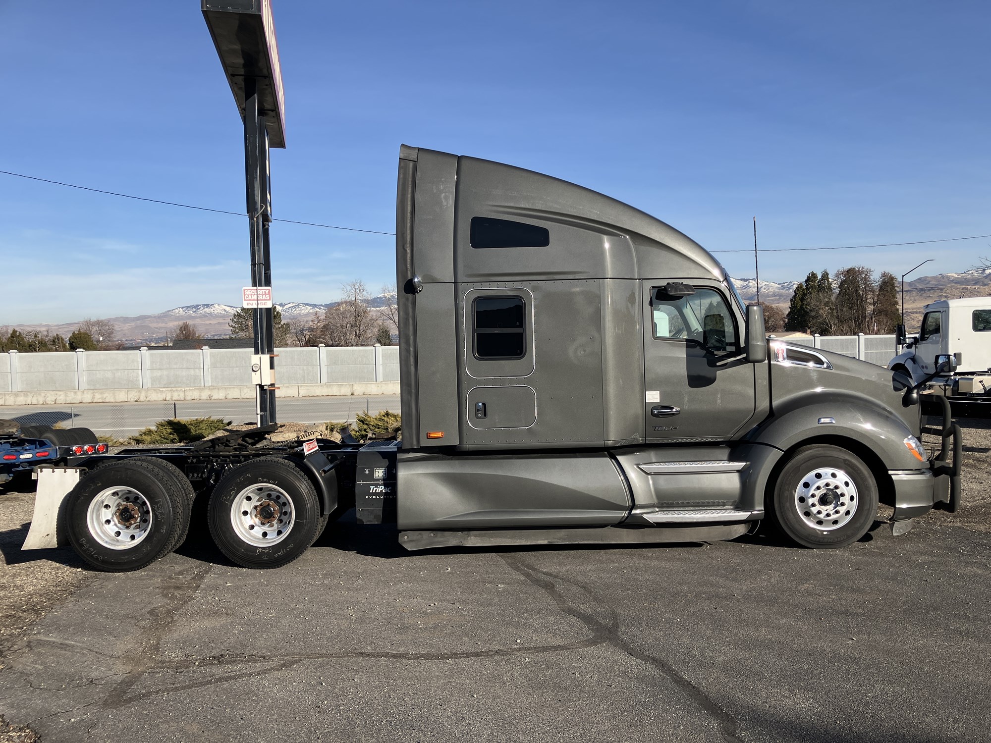 2022 Kenworth T680 - image 6 of 6