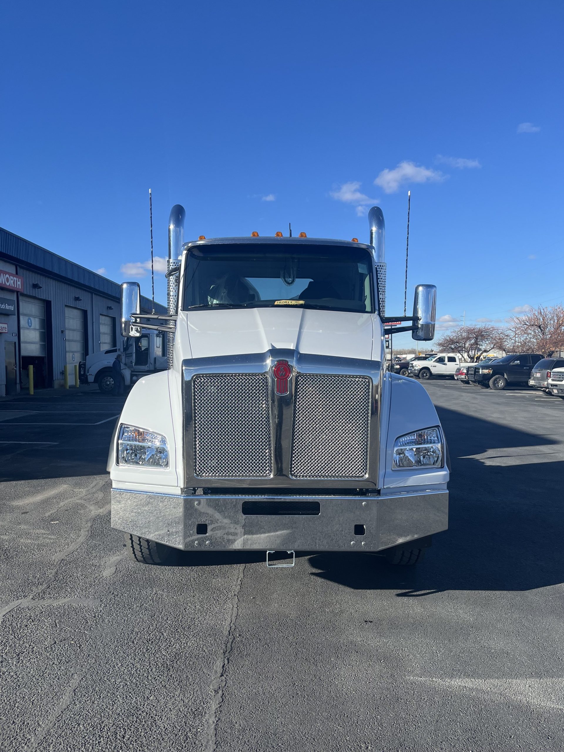 2025 Kenworth T880 - image 2 of 6