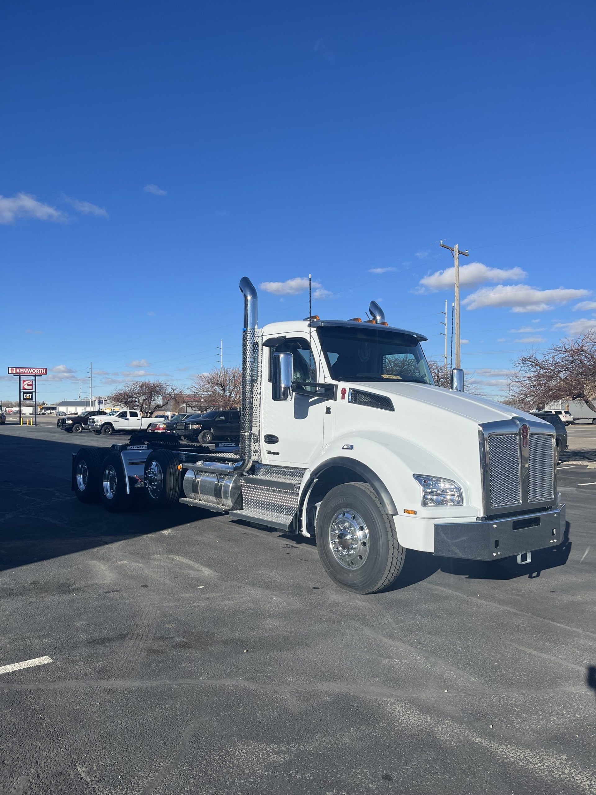 2025 Kenworth T880 - image 3 of 6