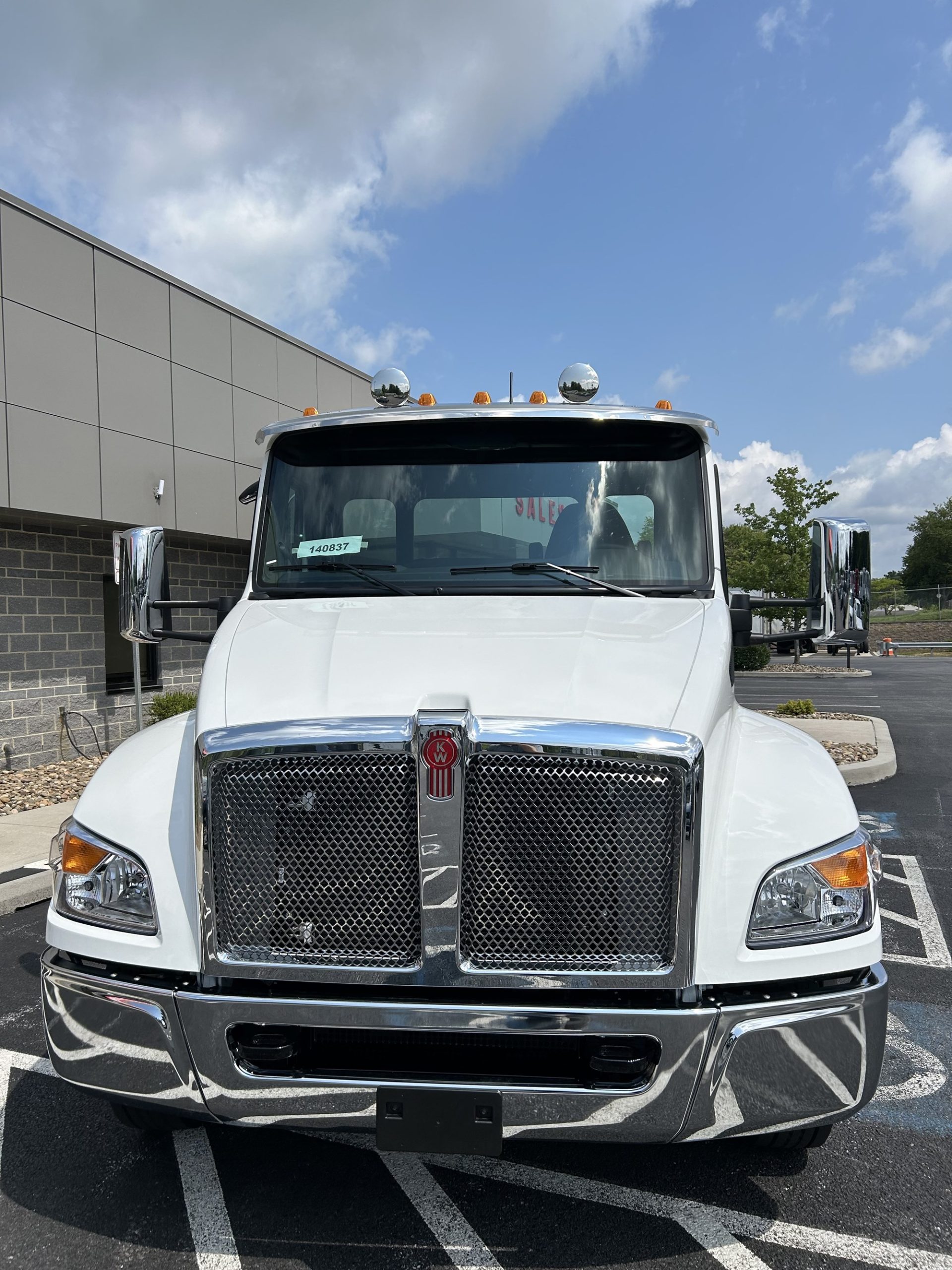 2025 Kenworth T280 - image 2 of 6