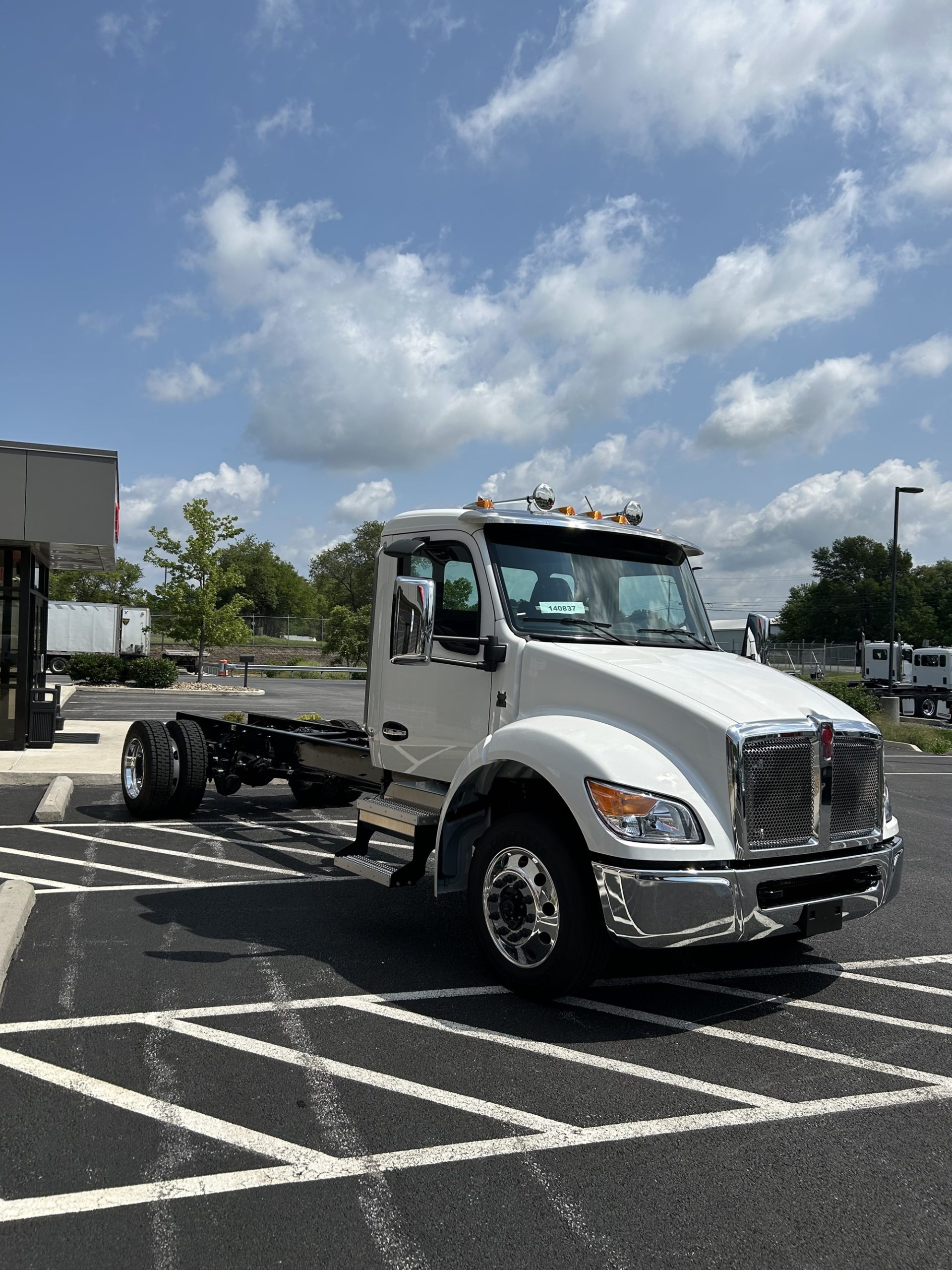 2025 Kenworth T280 - image 3 of 6