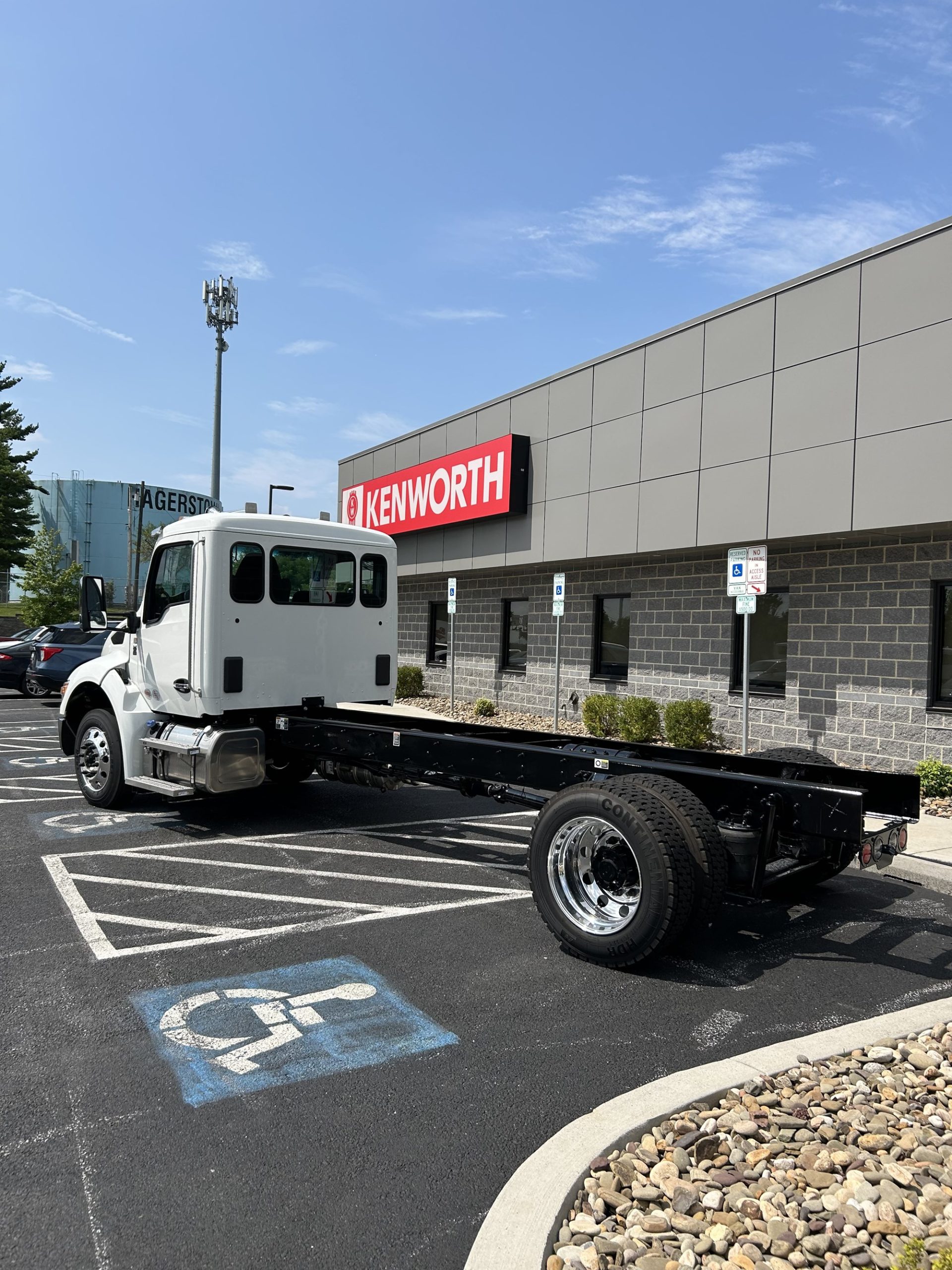 2025 Kenworth T280 - image 5 of 6