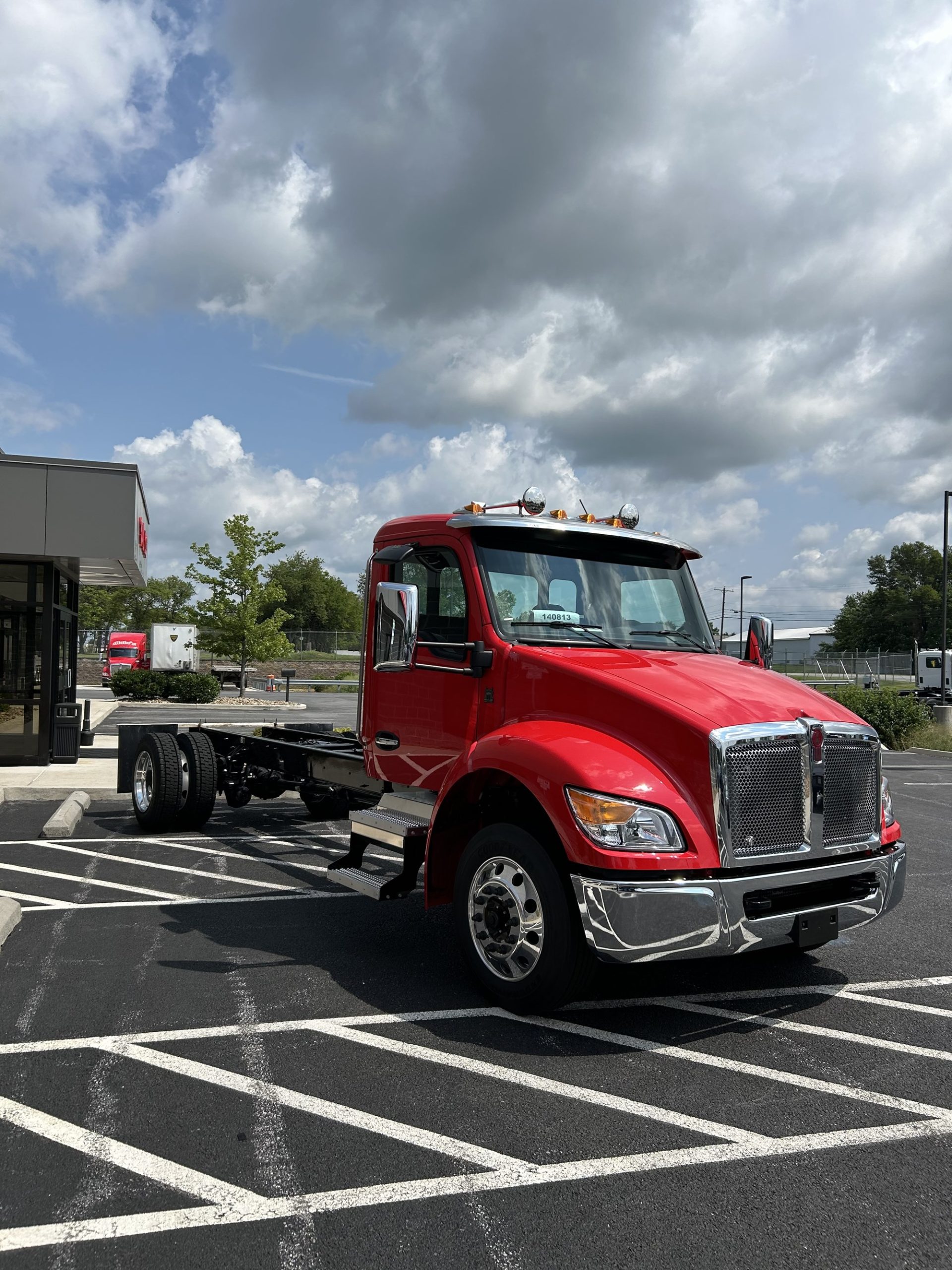 2025 Kenworth T280 - image 3 of 6