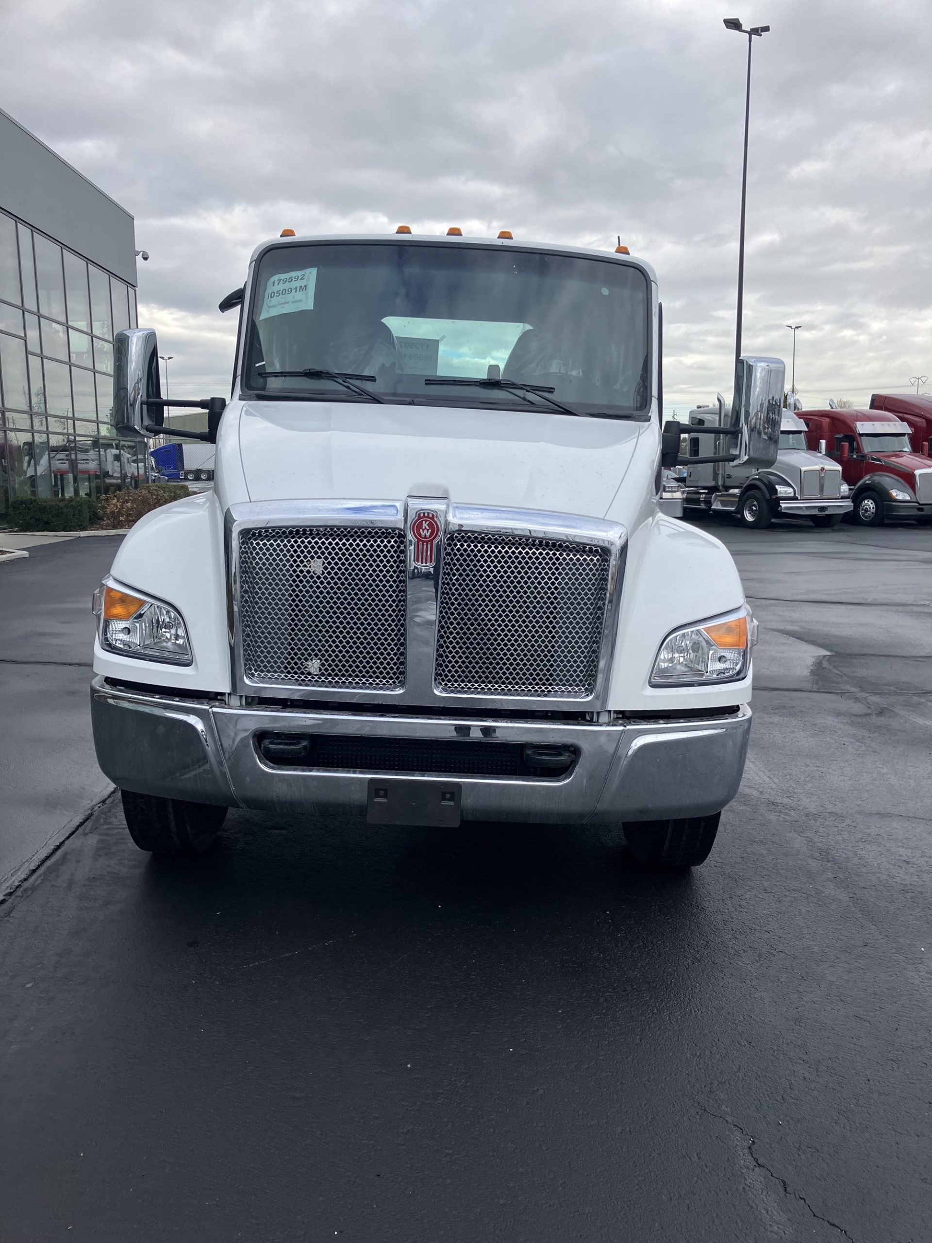 2025 Kenworth T280 - image 2 of 6