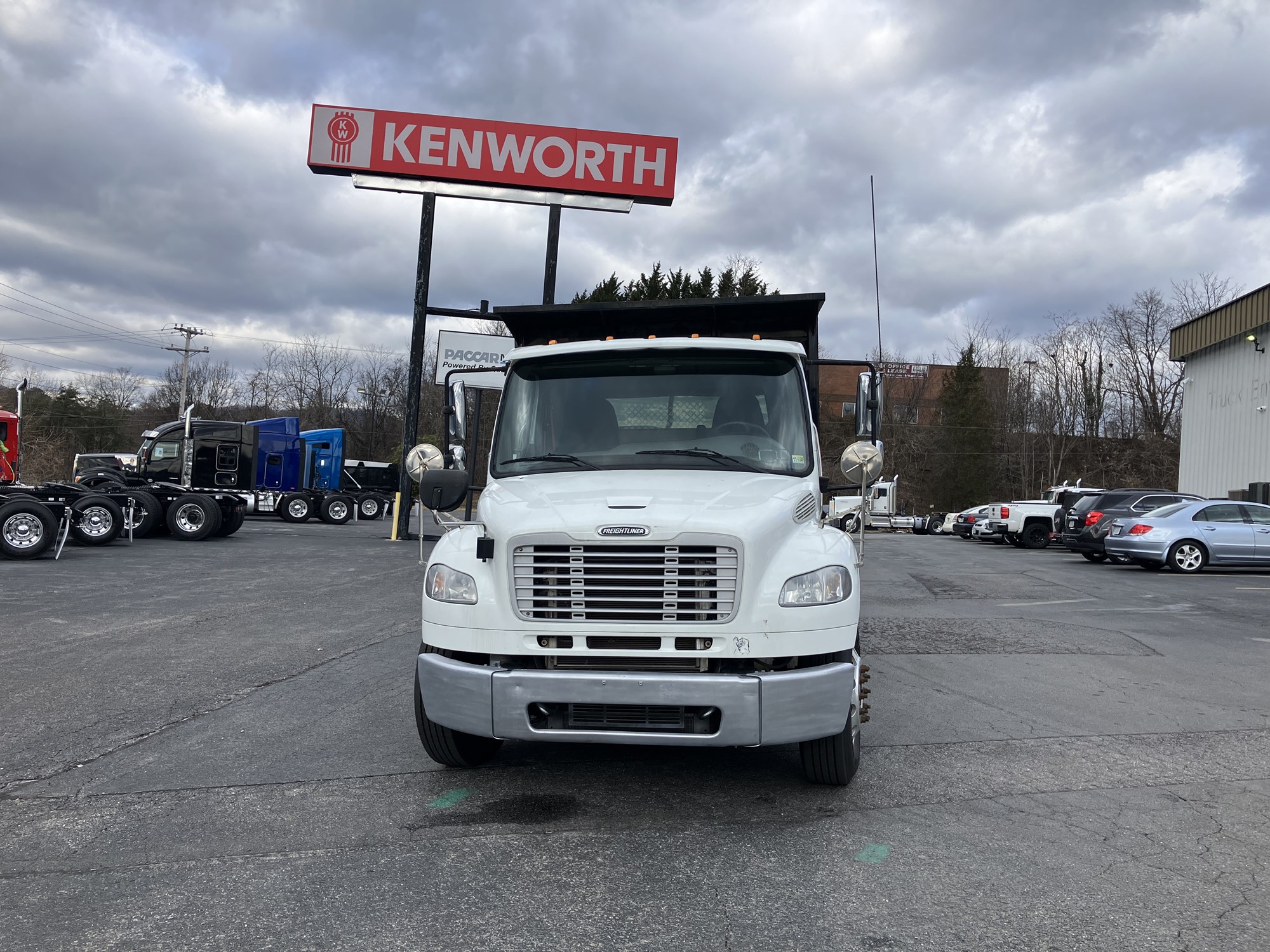 2015 Freightliner M2 - image 2 of 6