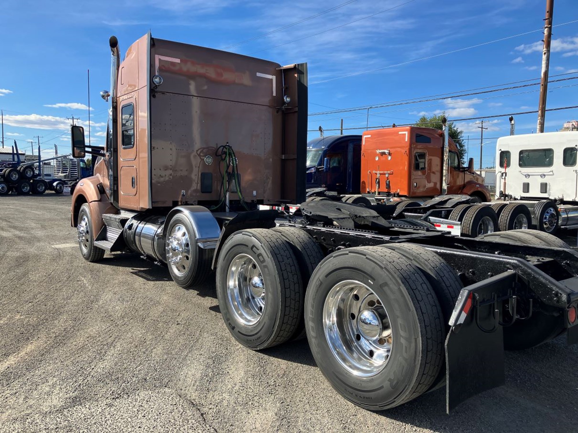 2016 Kenworth T880 - image 4 of 6