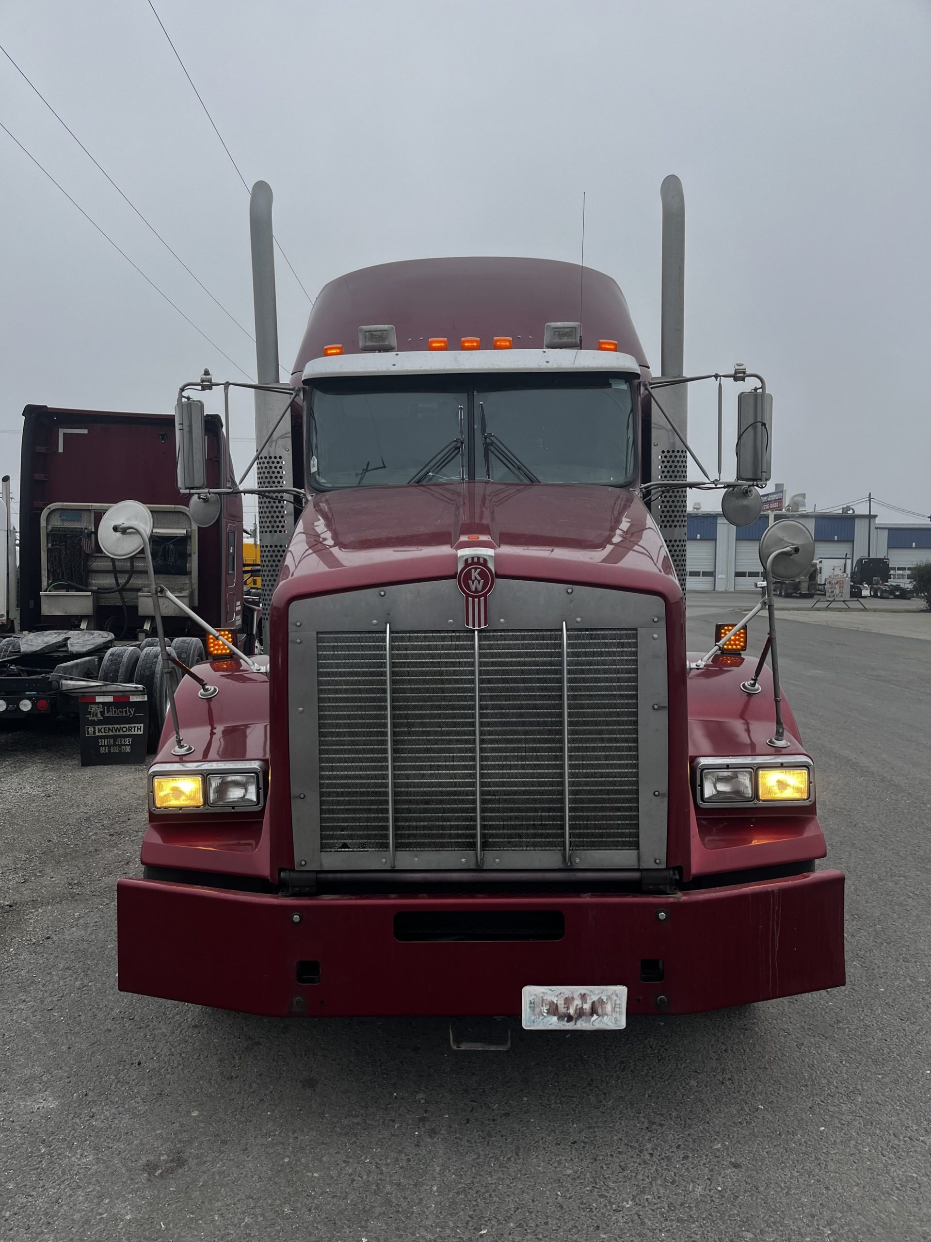 2016 Kenworth T800 - image 2 of 6