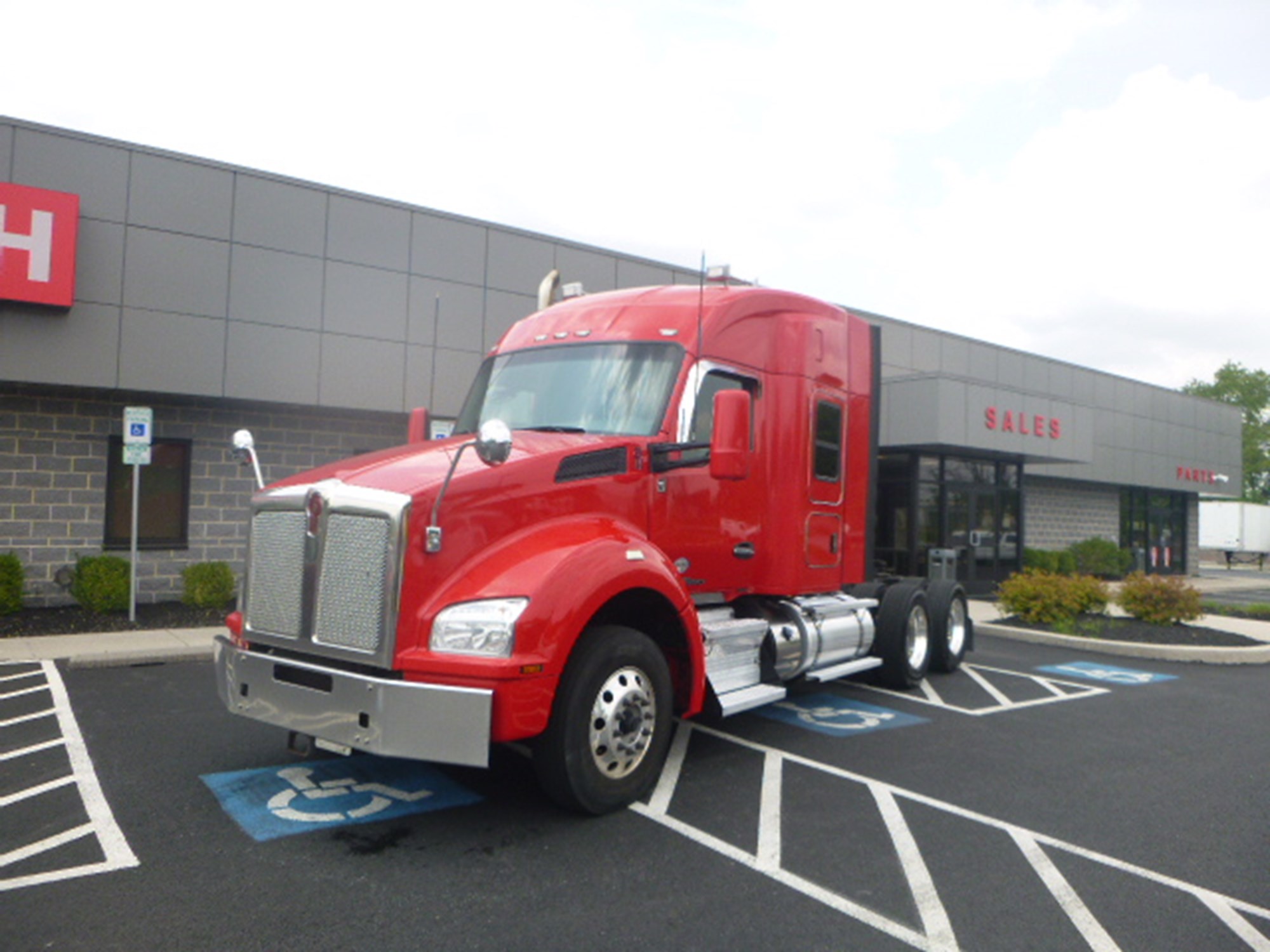 2017 Kenworth T880 - image 1 of 6