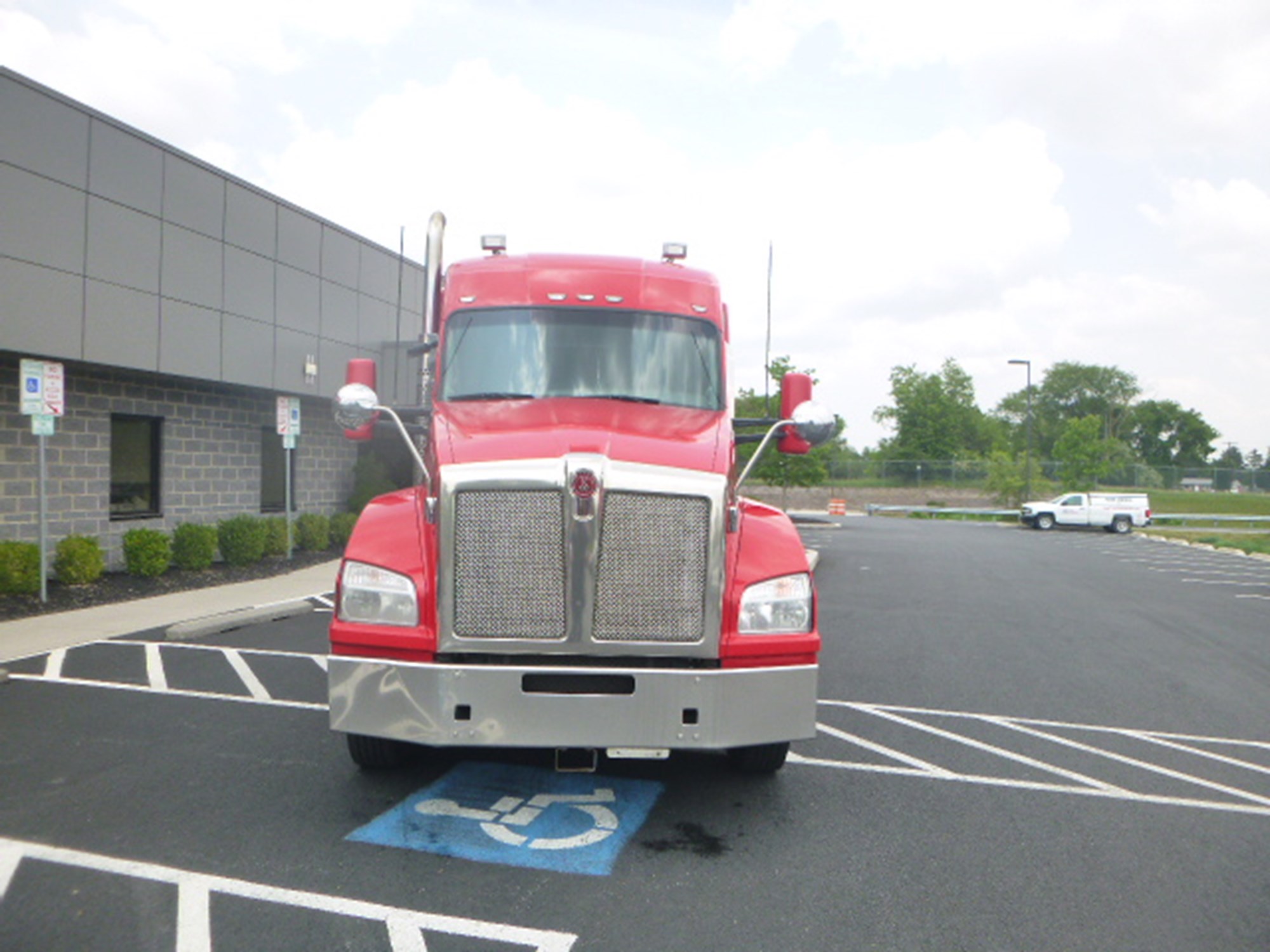 2017 Kenworth T880 - image 2 of 6