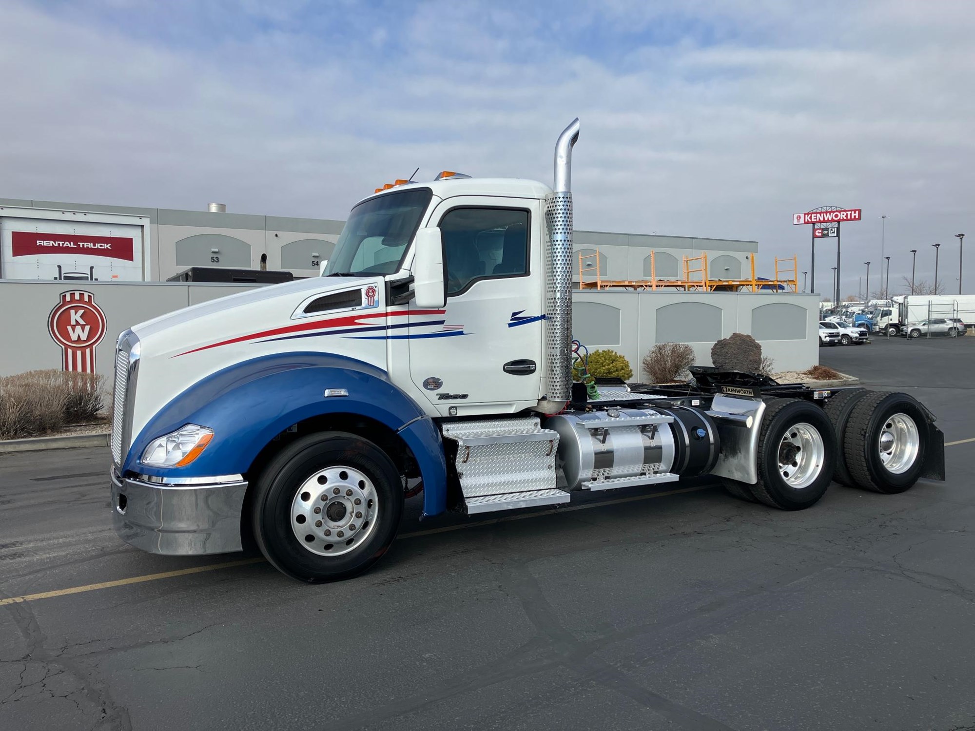 2017 Kenworth T680 - image 1 of 6