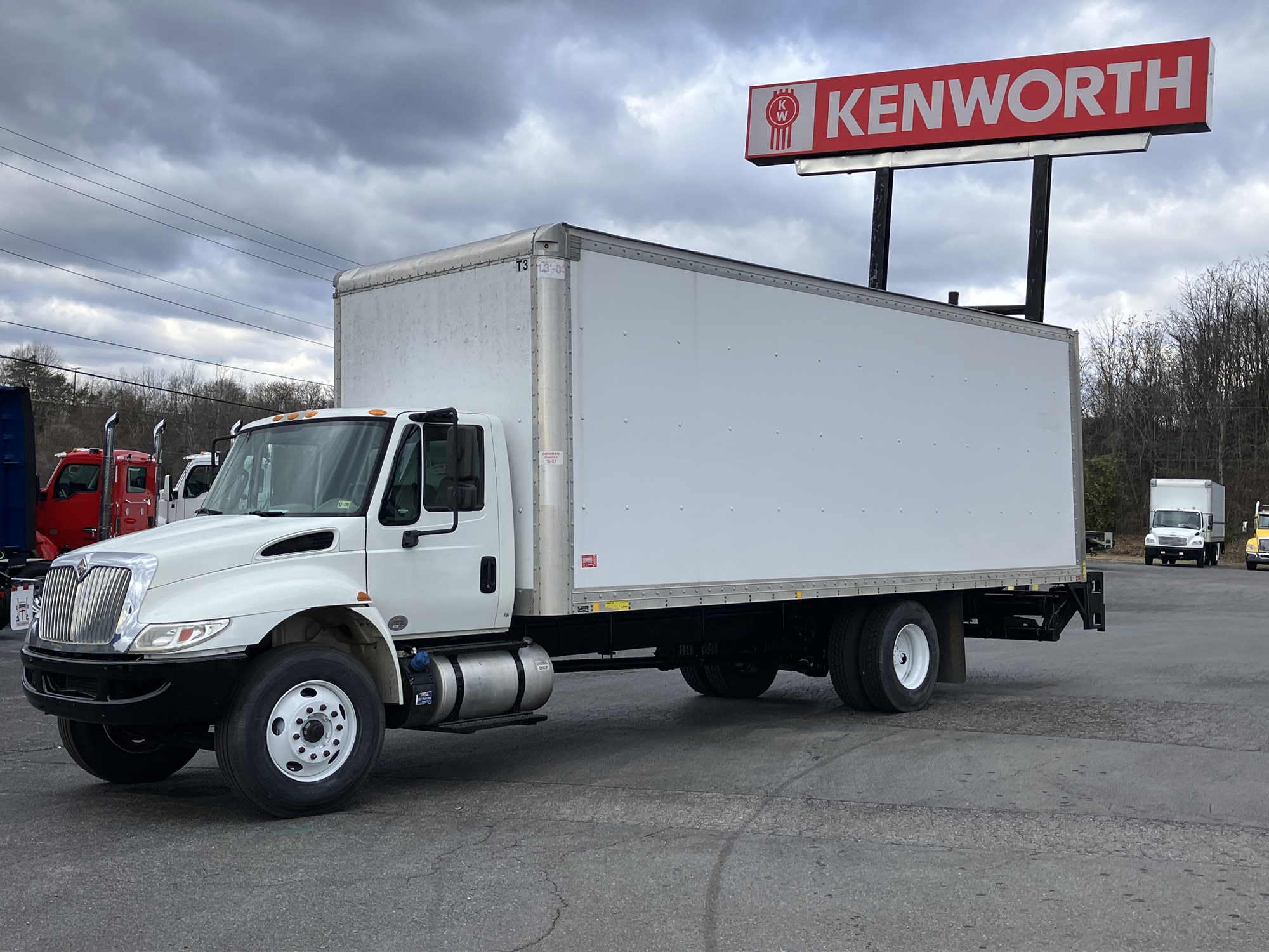 2018 International 4300 - image 1 of 6