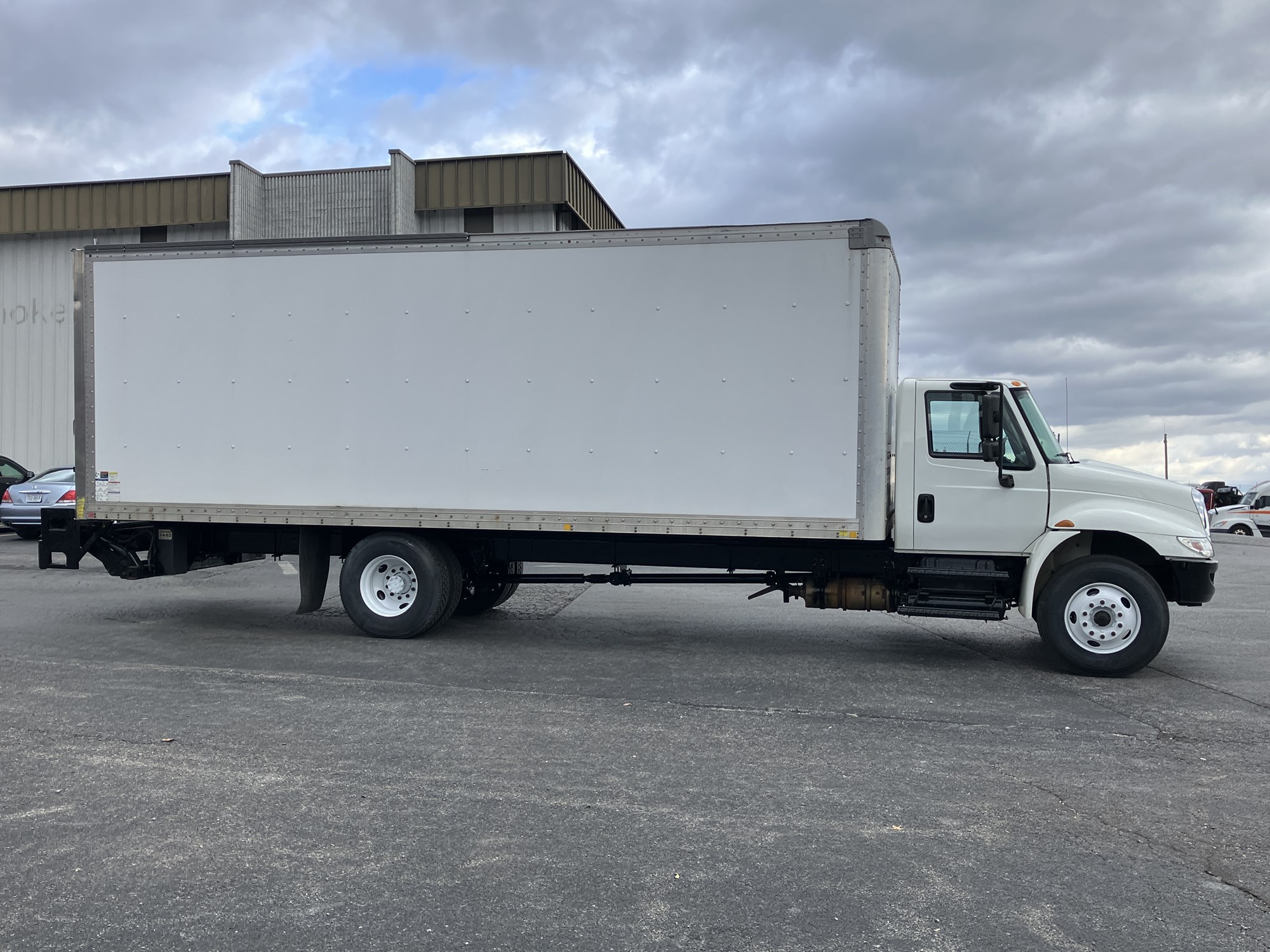 2018 International 4300 - image 4 of 6