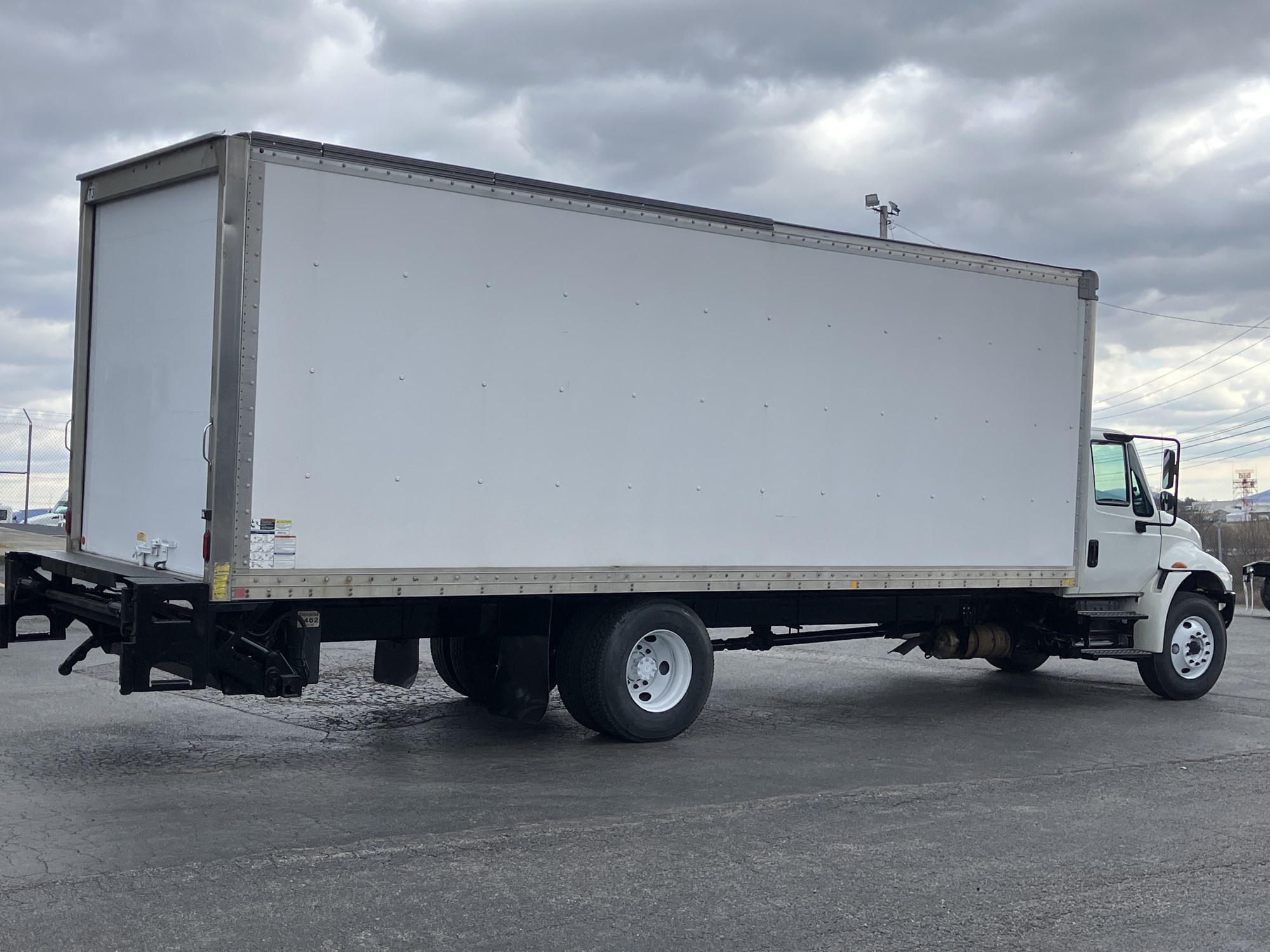 2018 International 4300 - image 5 of 6