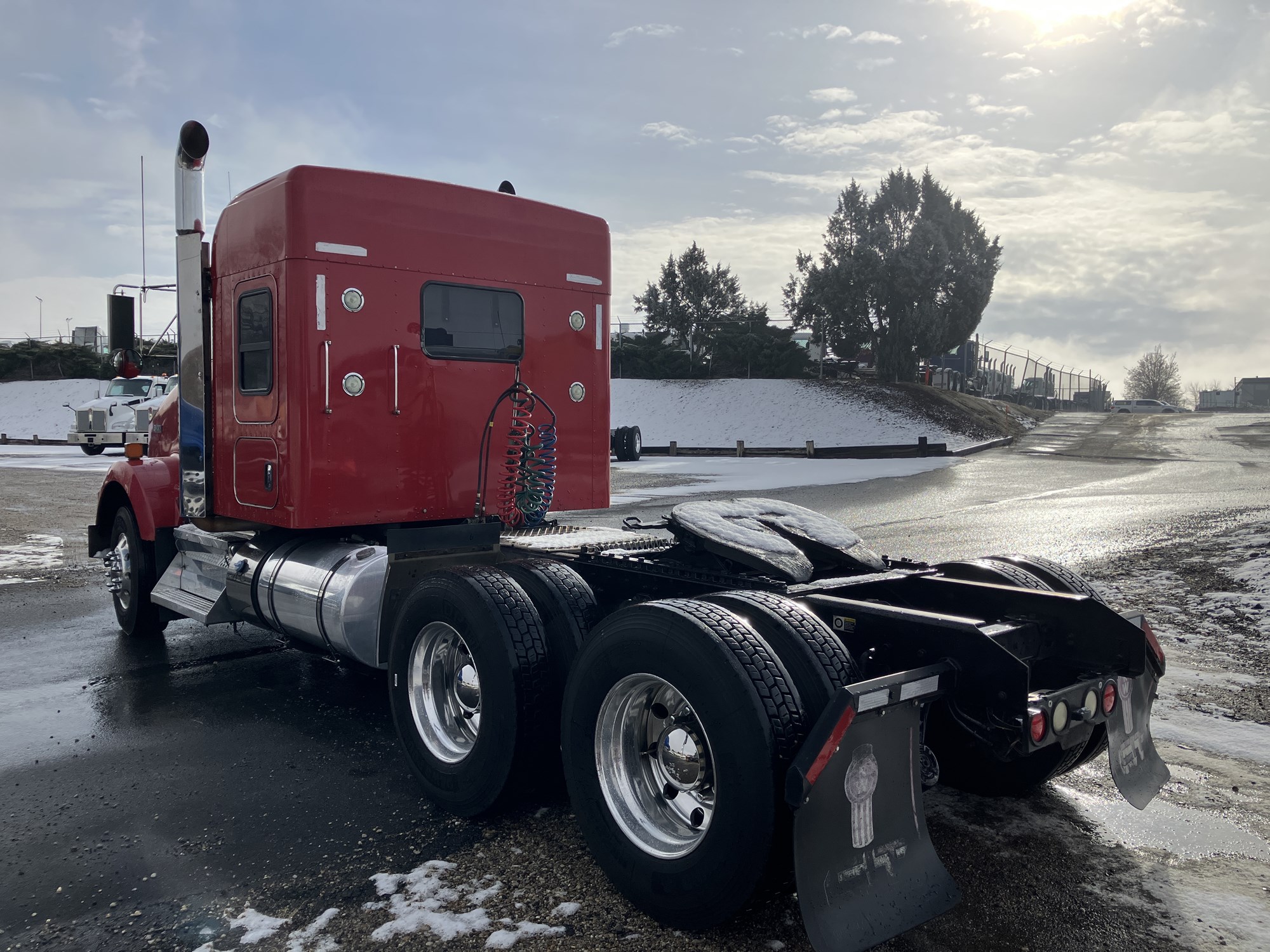 2018 Kenworth T800 - image 3 of 6