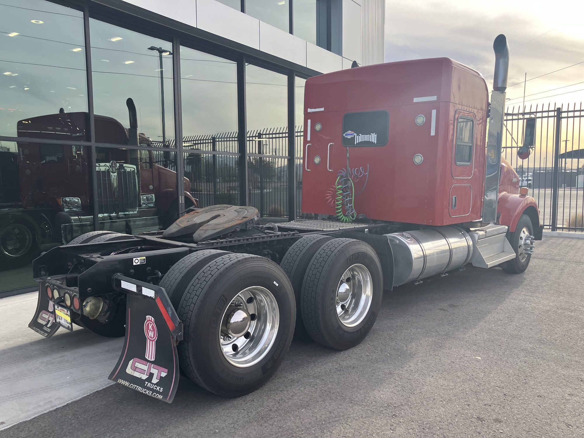 2019 Kenworth T800 - image 4 of 6