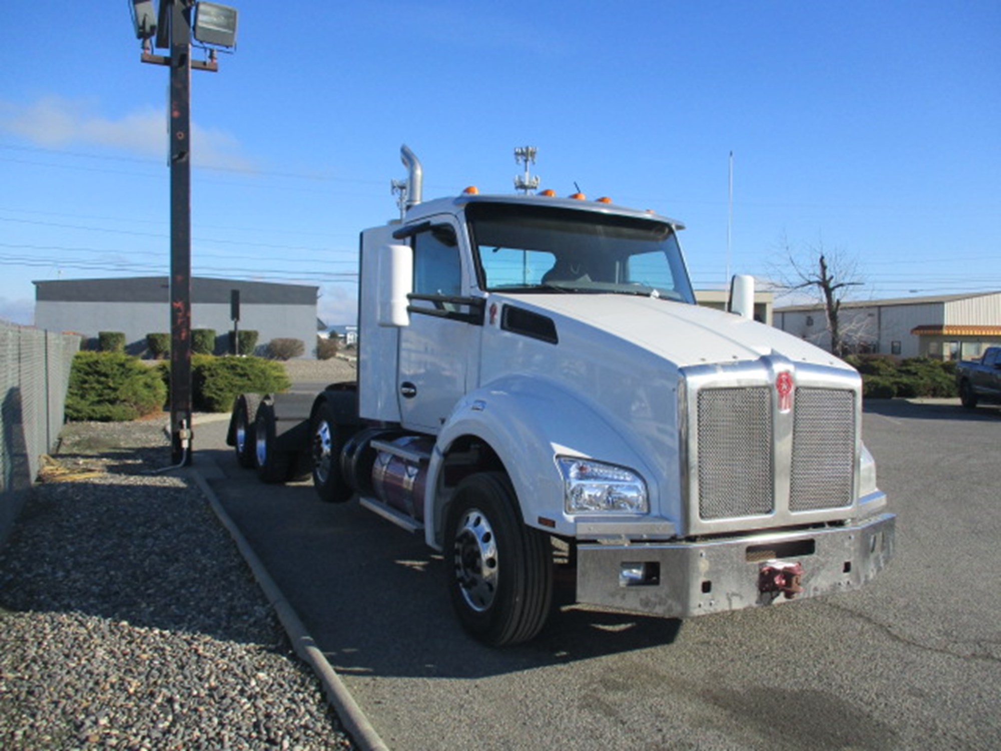 2019 Kenworth T880 - image 2 of 6