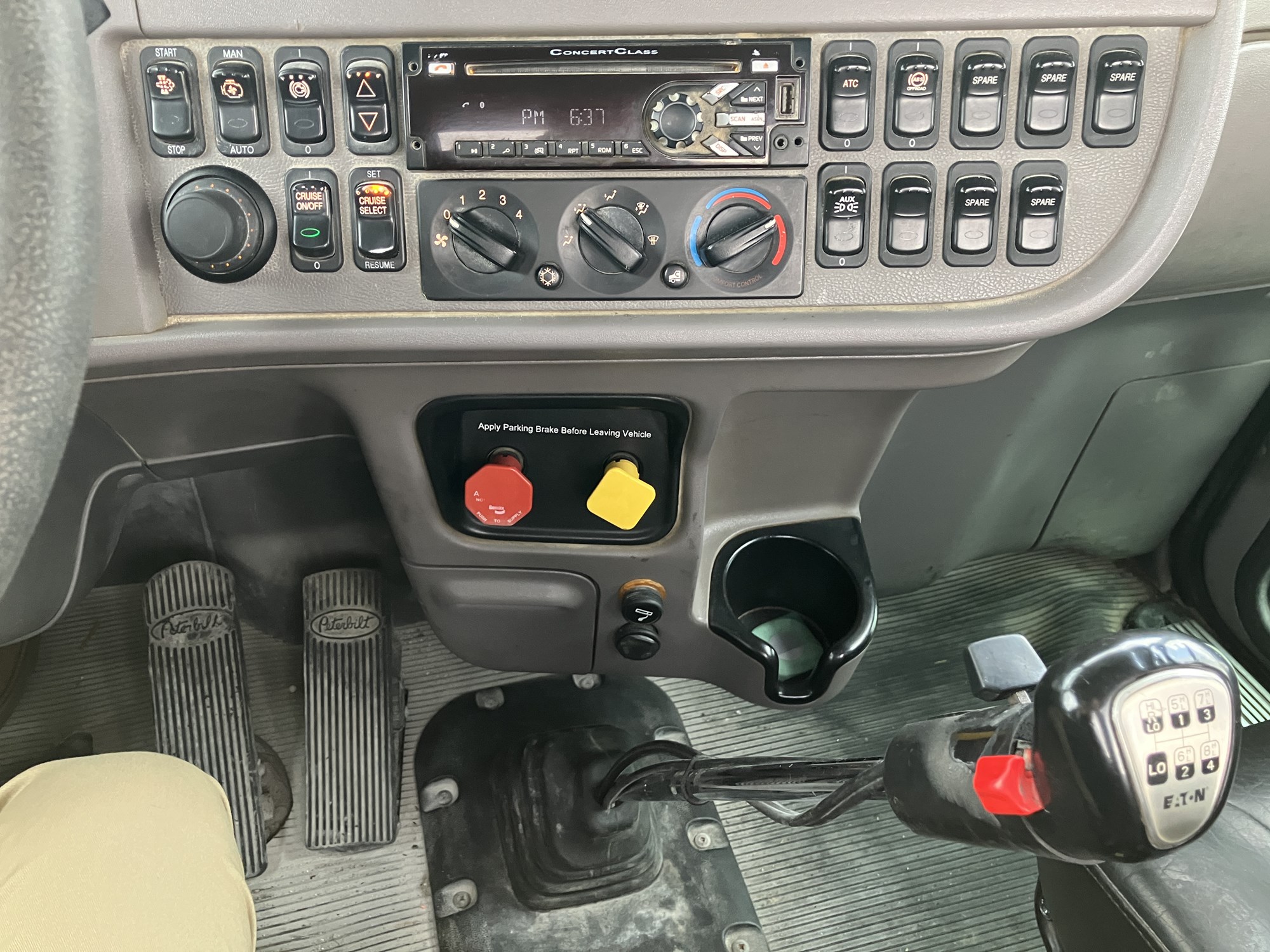 2020 Peterbilt 389 - image 5 of 5