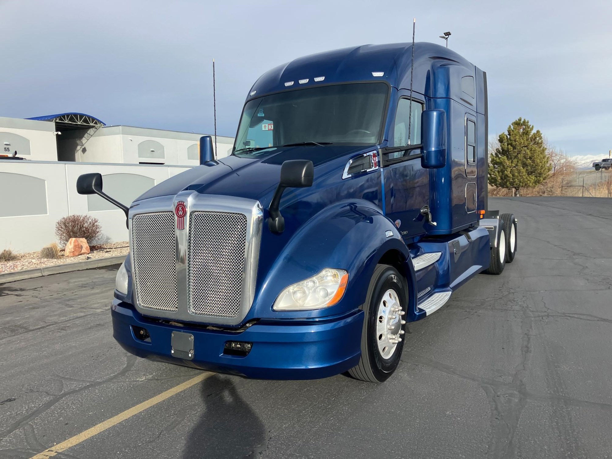 2020 Kenworth T680 - image 2 of 6