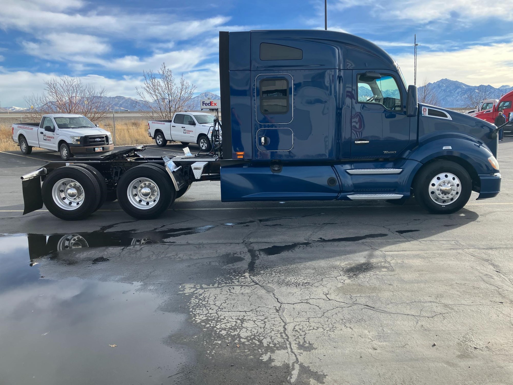 2020 Kenworth T680 - image 4 of 6