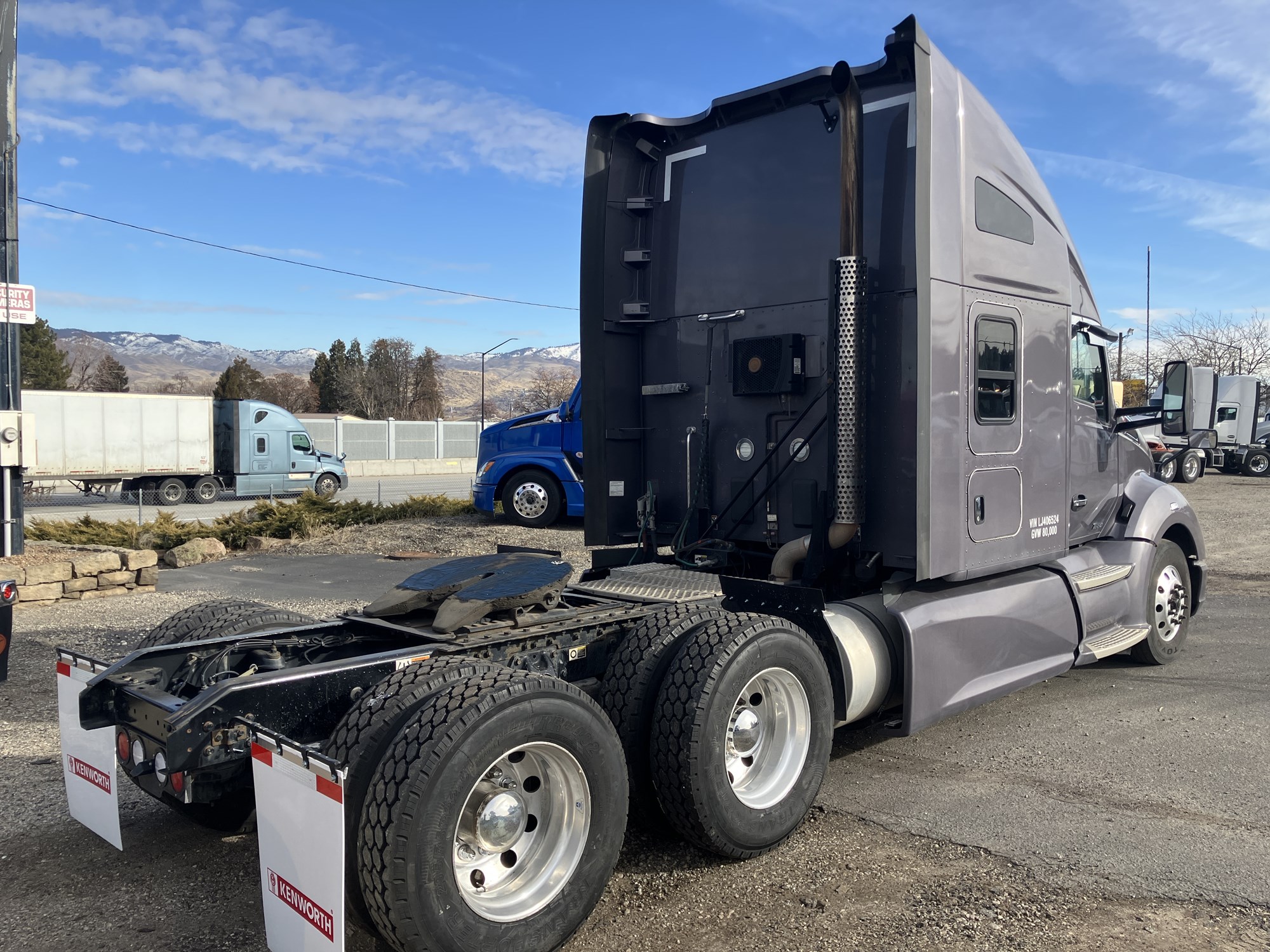 2020 Kenworth T680 - image 5 of 6