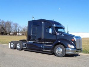 2020 Kenworth T680 LJ415611U-01