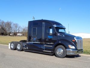 2020 Kenworth T680 LJ415611U-01