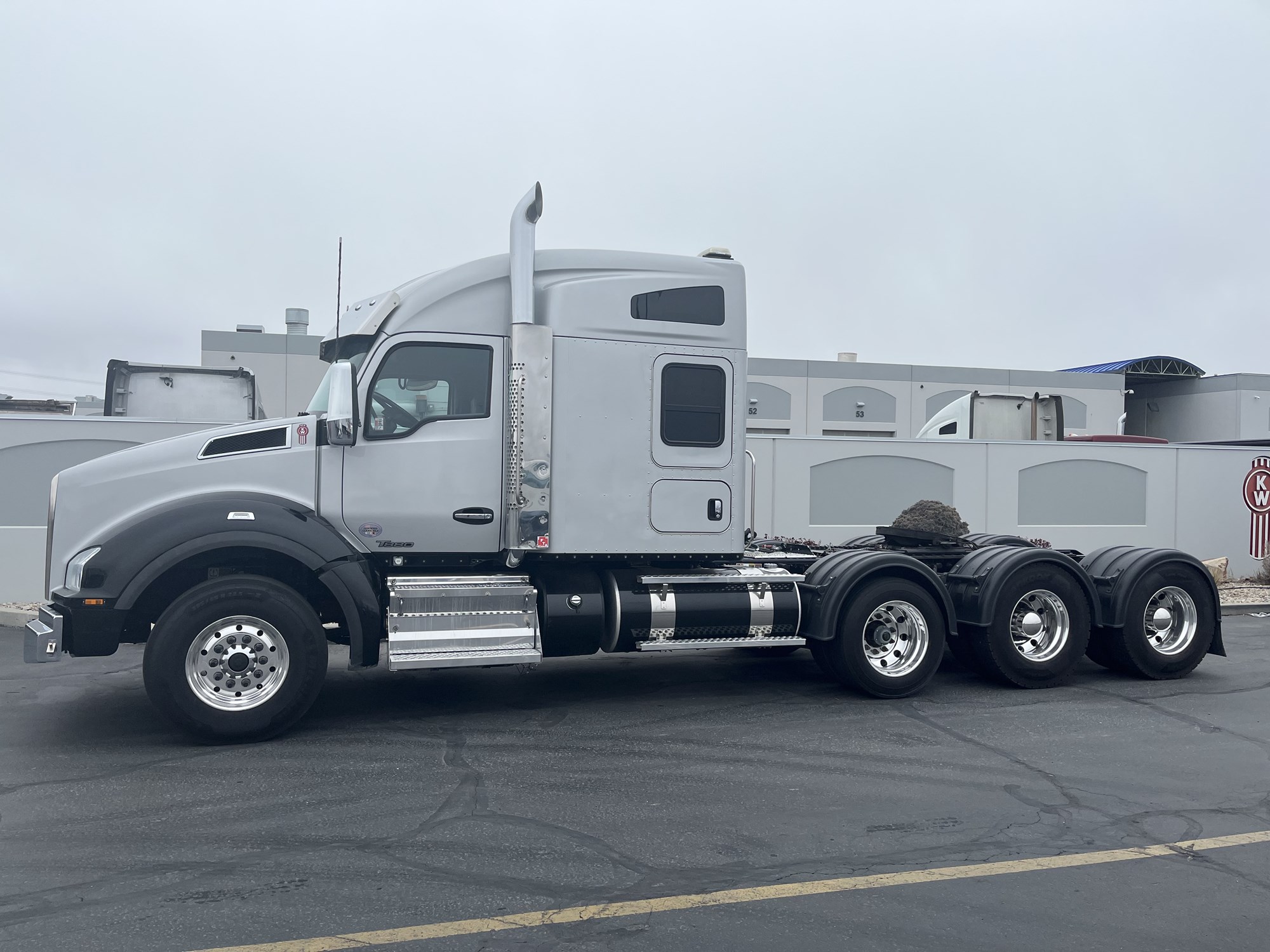 2020 Kenworth T880 - image 1 of 6