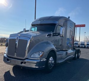 2020 Kenworth T680 LJ426285U-01