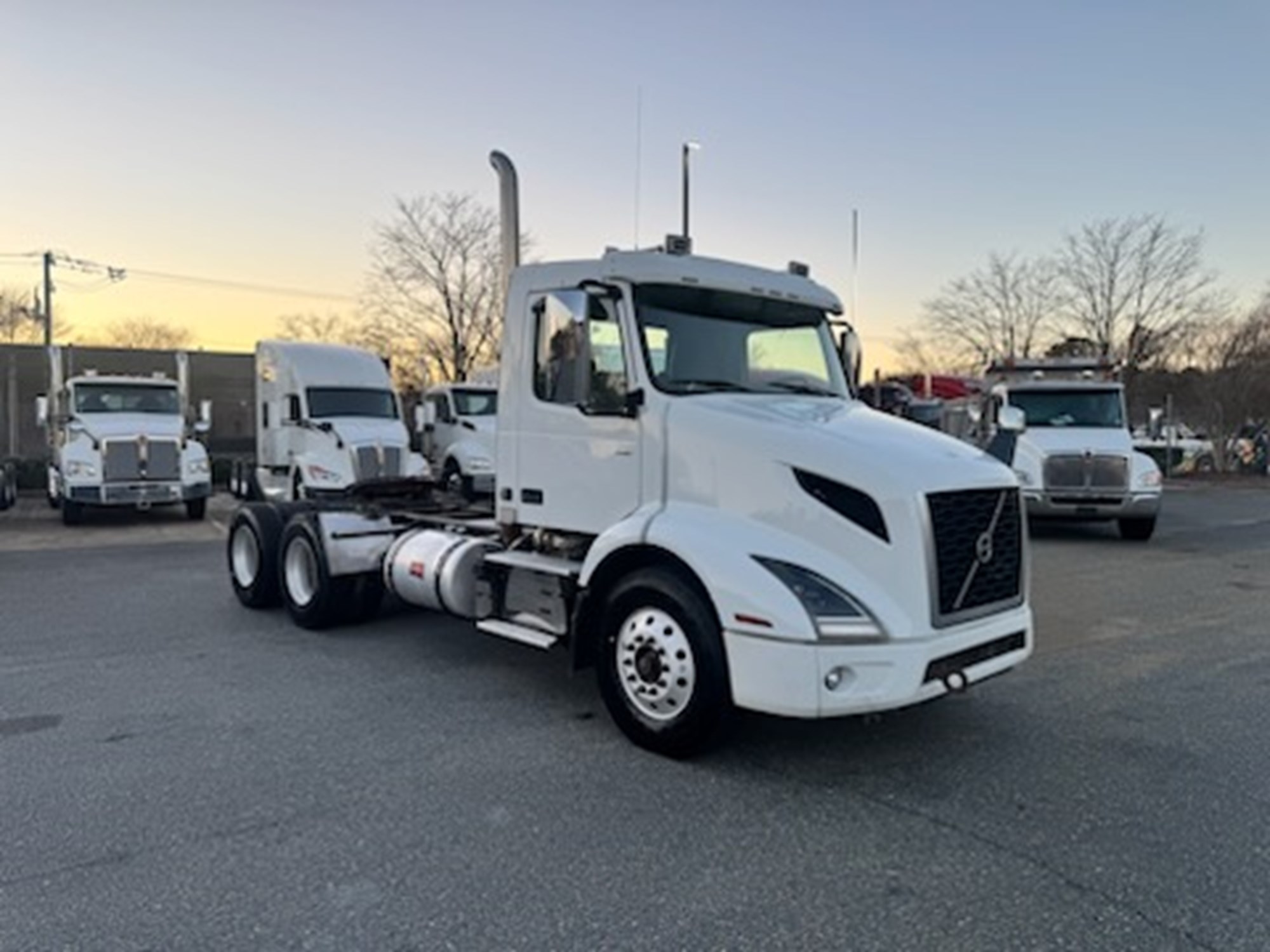 2020 Volvo VNR64T300 - image 1 of 6