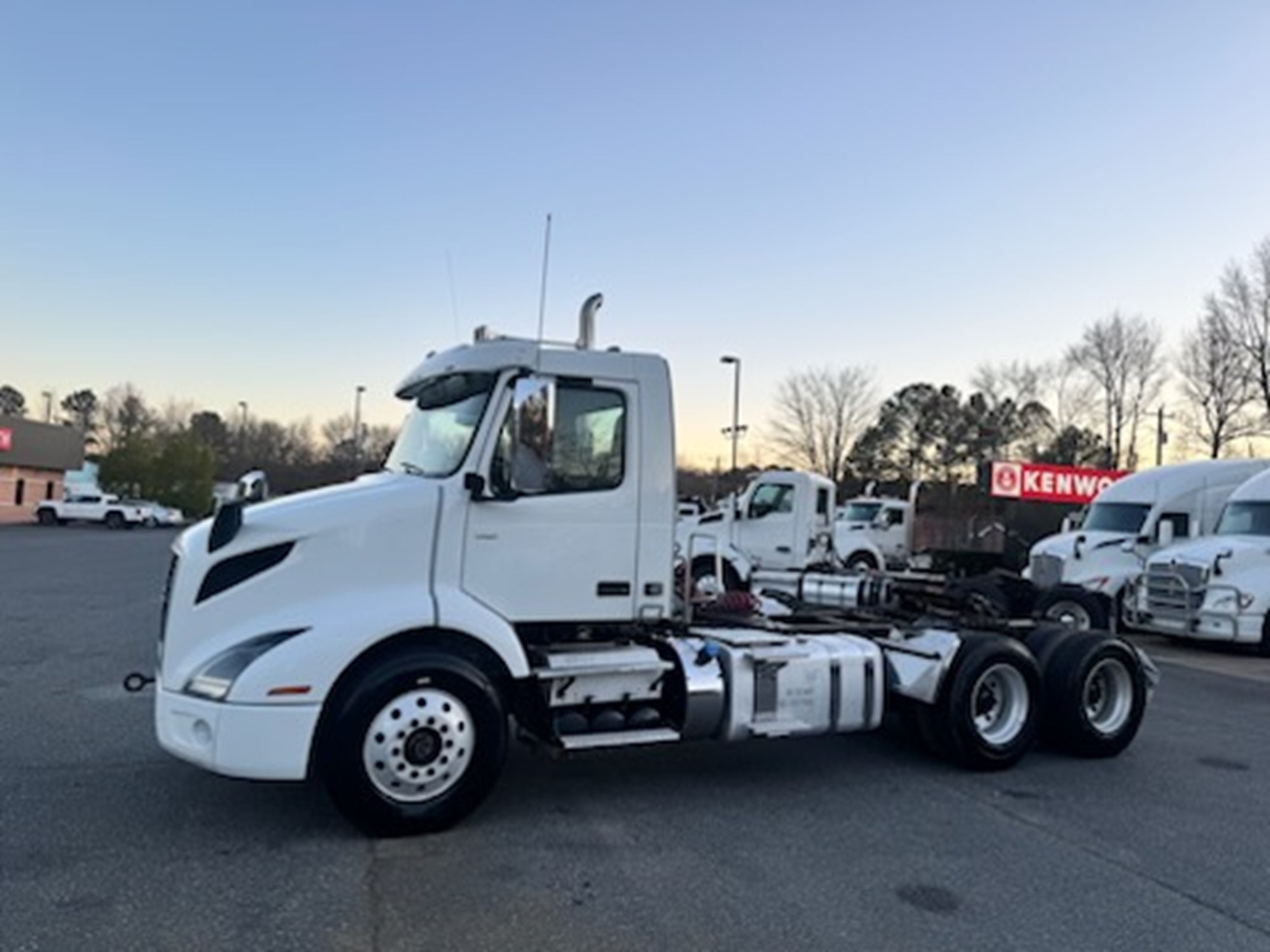 2020 Volvo VNR64T300 - image 2 of 6