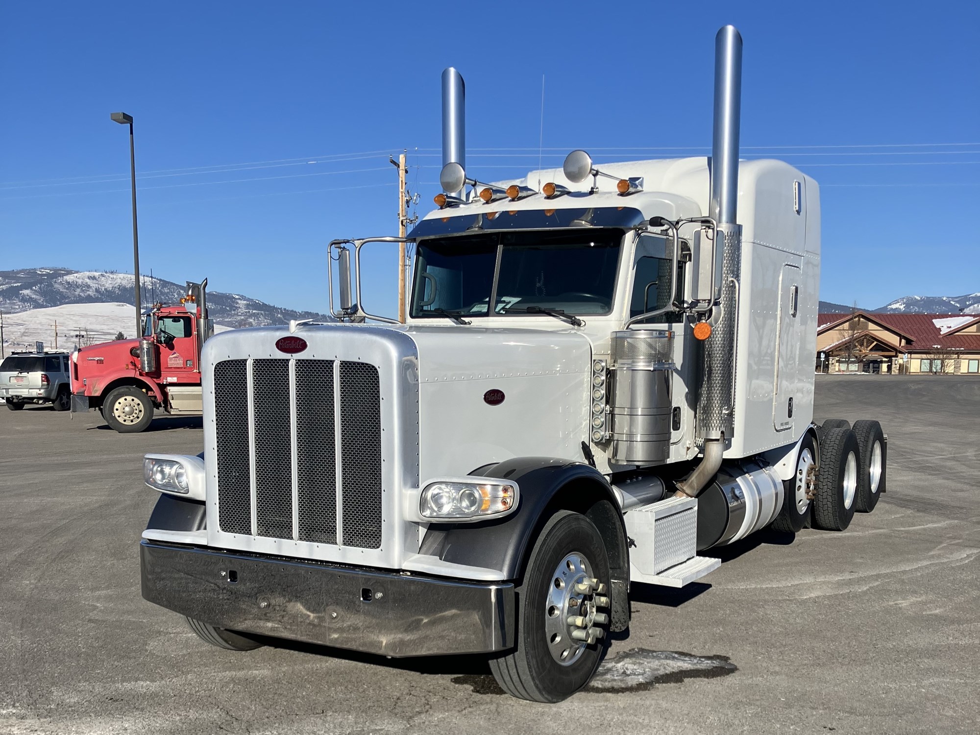 2021 Peterbilt 389 - image 1 of 6