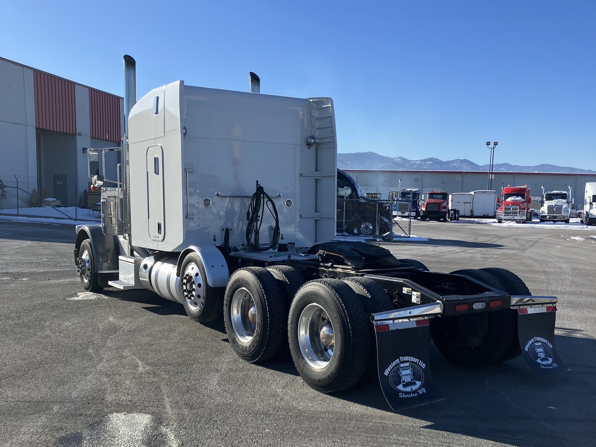 2021 Peterbilt 389 - image 5 of 6