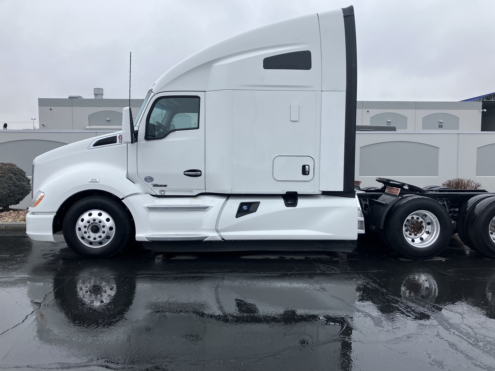 2021 Kenworth T680 - image 4 of 6