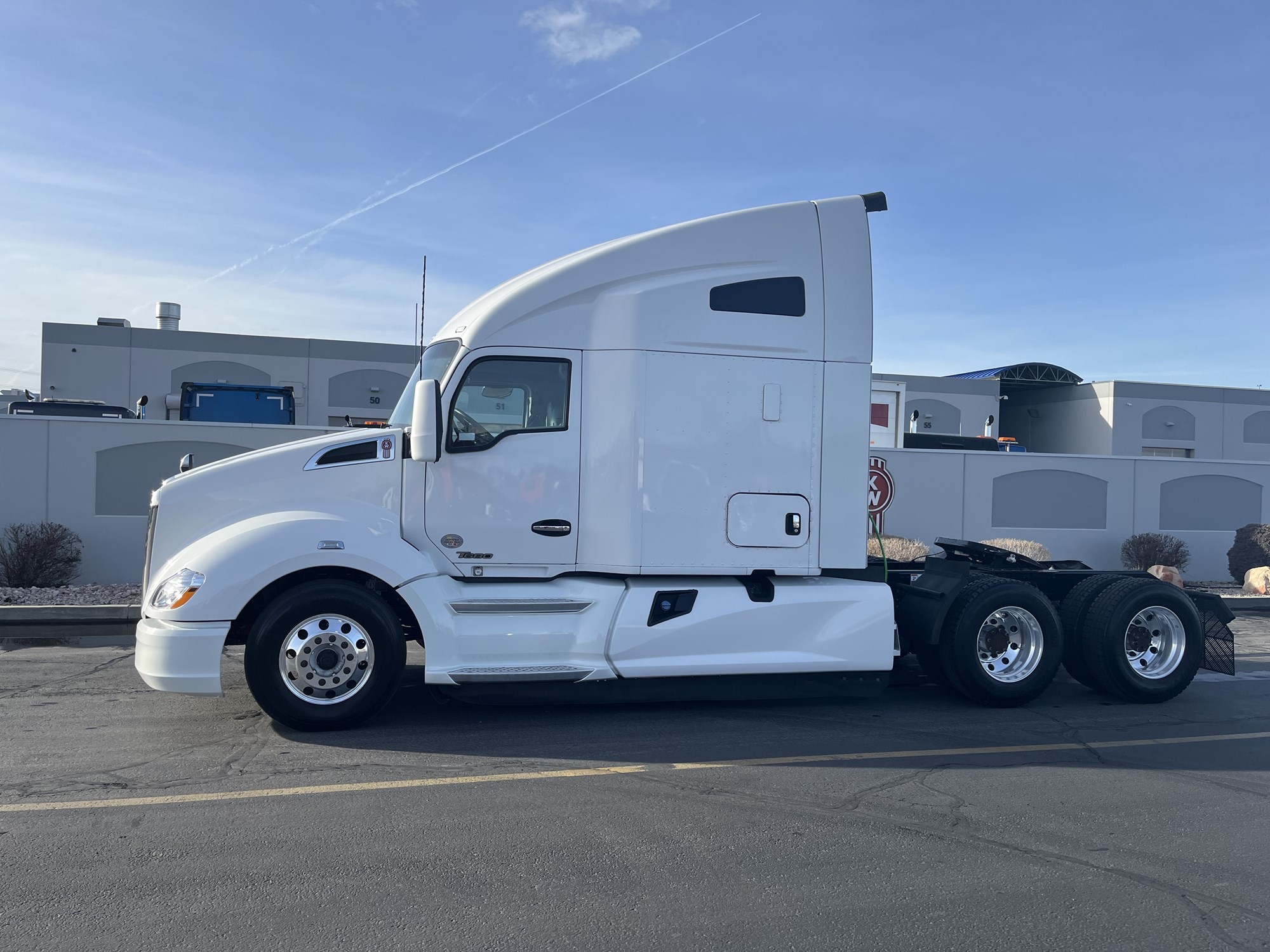 2021 Kenworth T680 - image 1 of 6