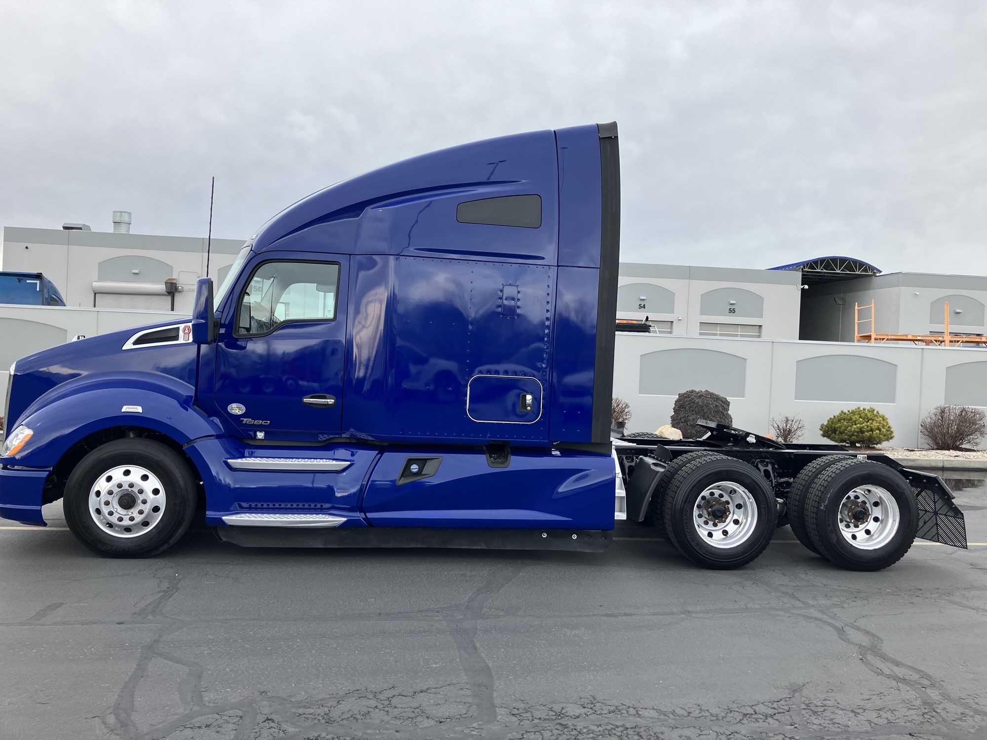 2021 Kenworth T680 - image 1 of 6