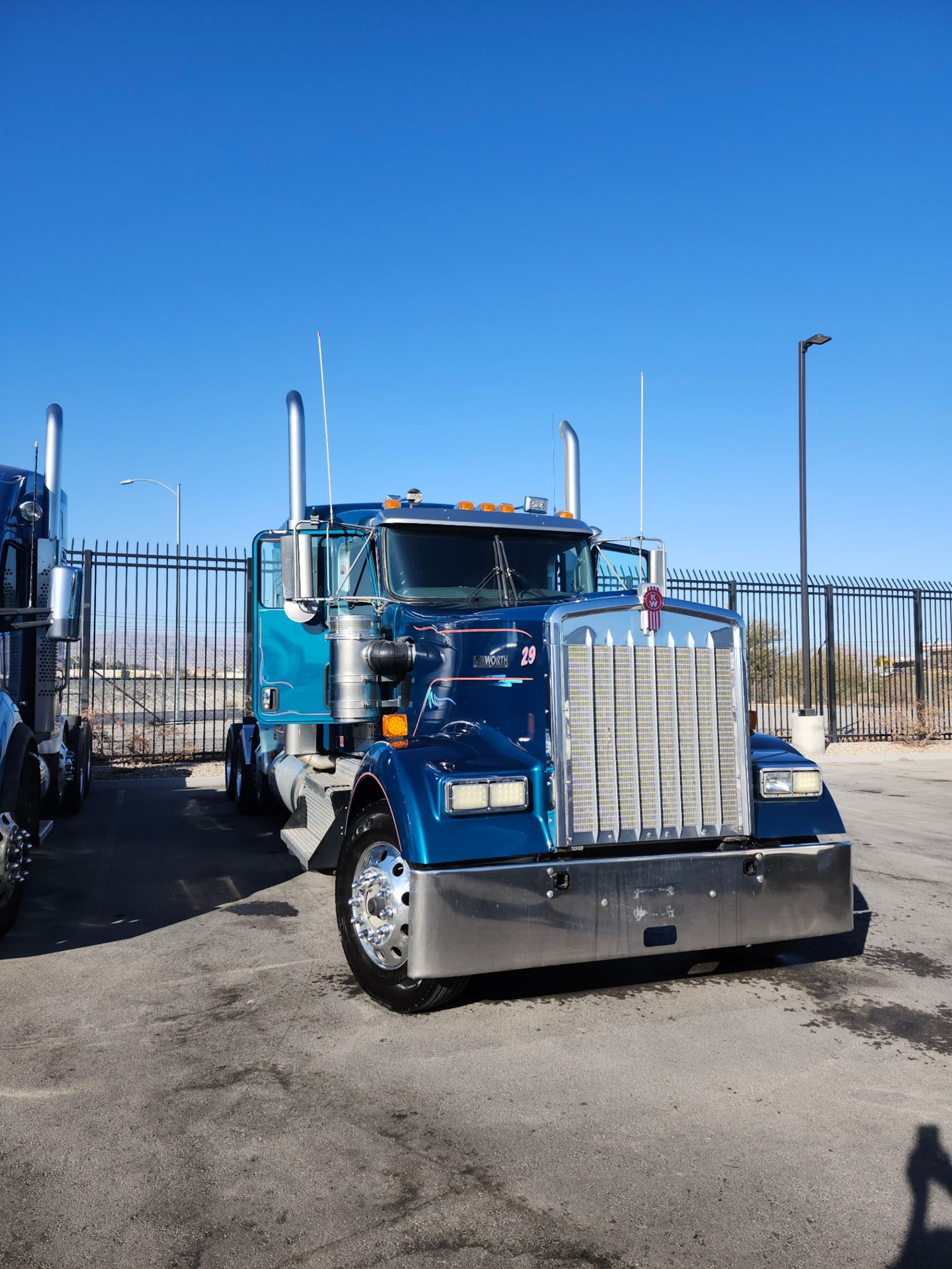 2021 Kenworth W900 - image 2 of 2