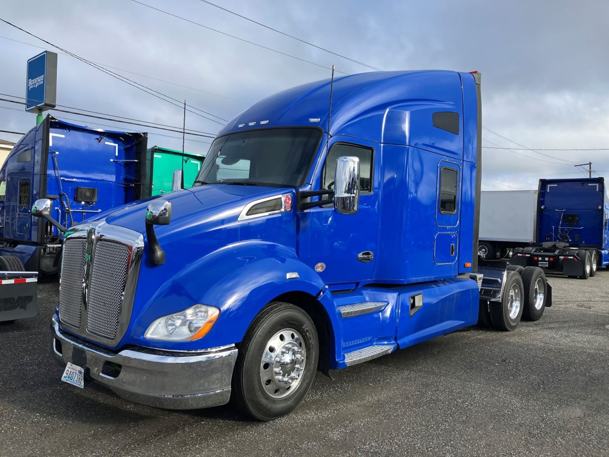 2022 Kenworth T680 - image 1 of 6