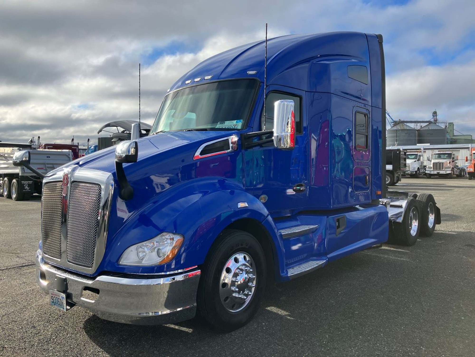 2022 Kenworth T680 - image 1 of 6