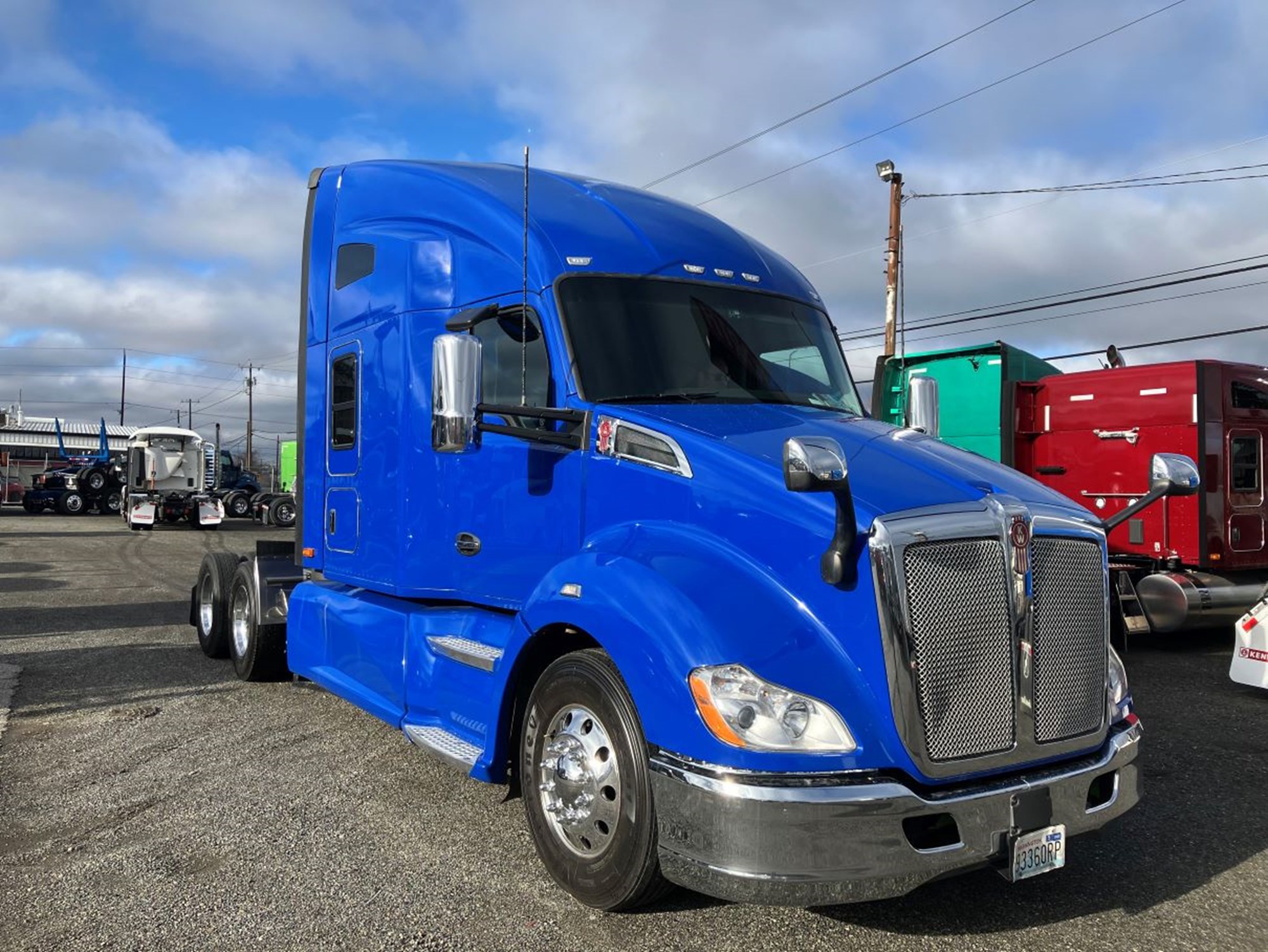 2022 Kenworth T680 - image 2 of 6