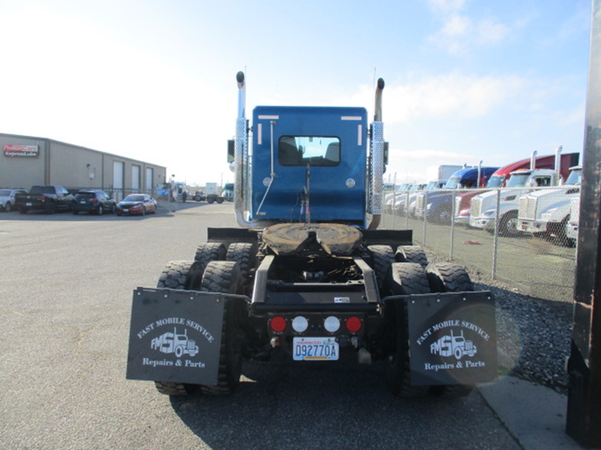 2023 Kenworth W900 - image 4 of 6